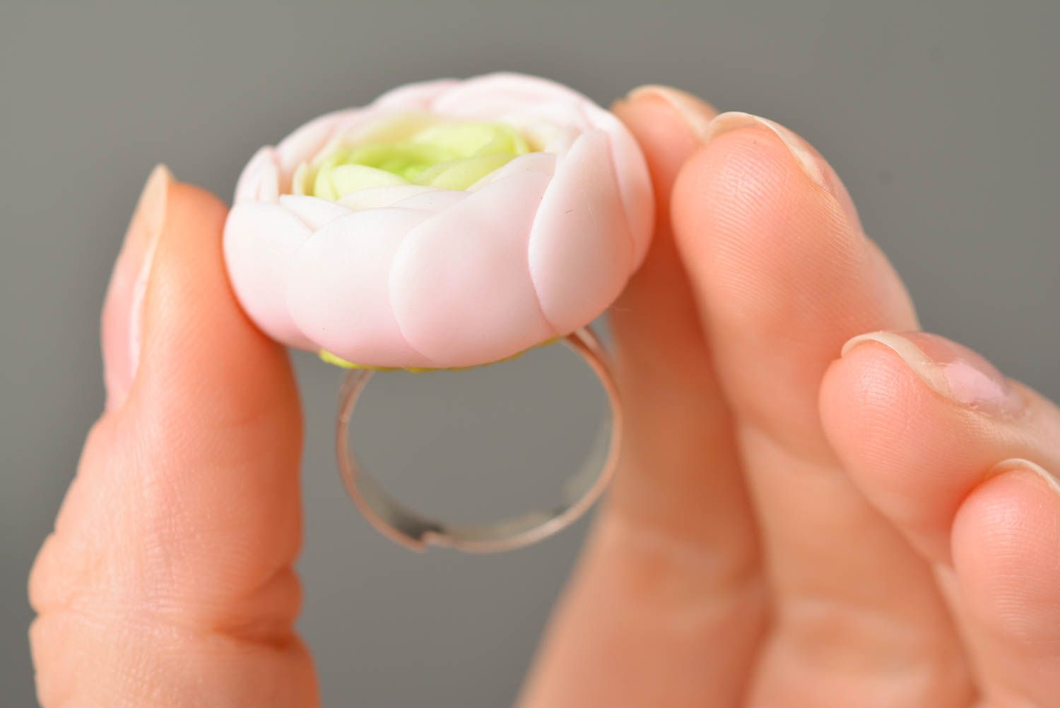 Handmade designer jewelry ring with metal basis and pink polymer clay flower photo 3