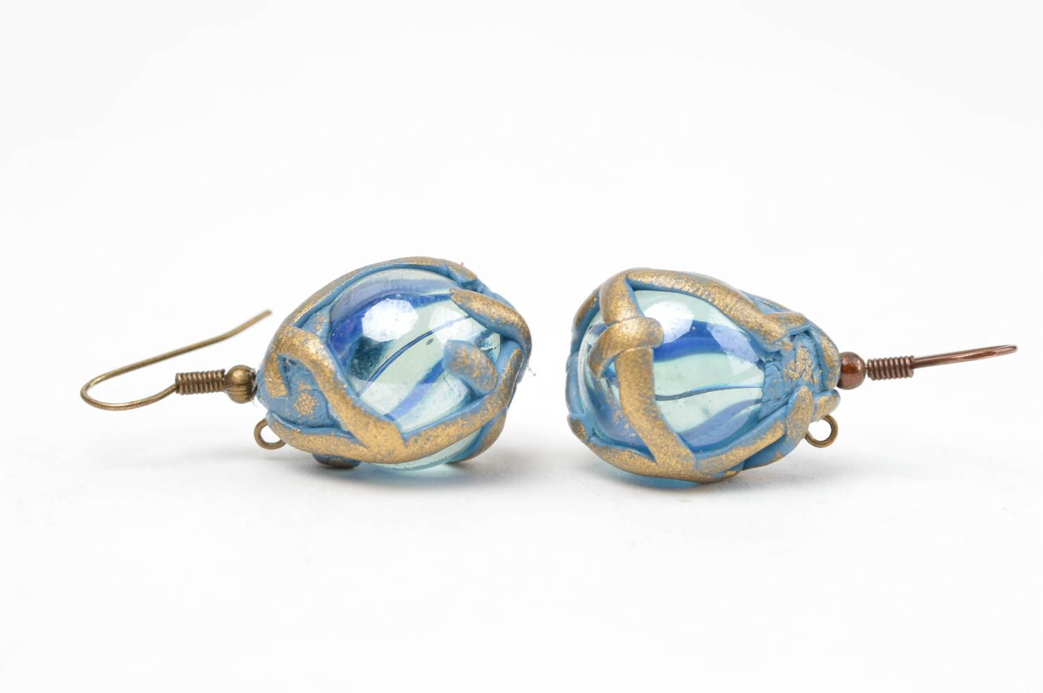 Originelle blaue Ohrringe aus Glas und Polymerton handmade Schmuck für Frauen foto 3