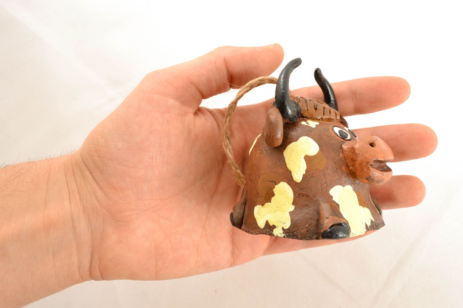Campanello d'autore in ceramica fatto a mano a forma di mucca divertente foto 1