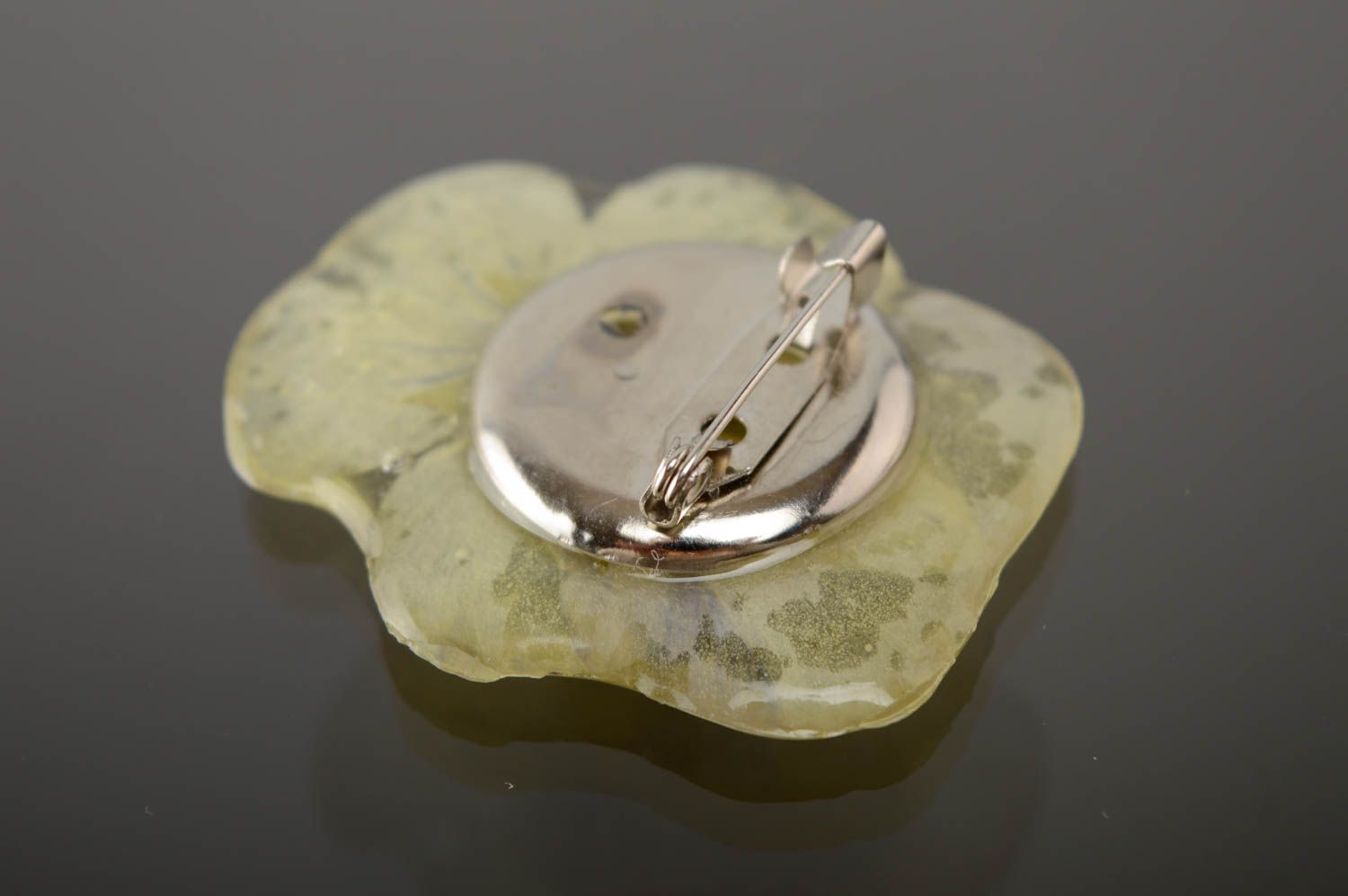 Real flower brooch coated with epoxy resin photo 2