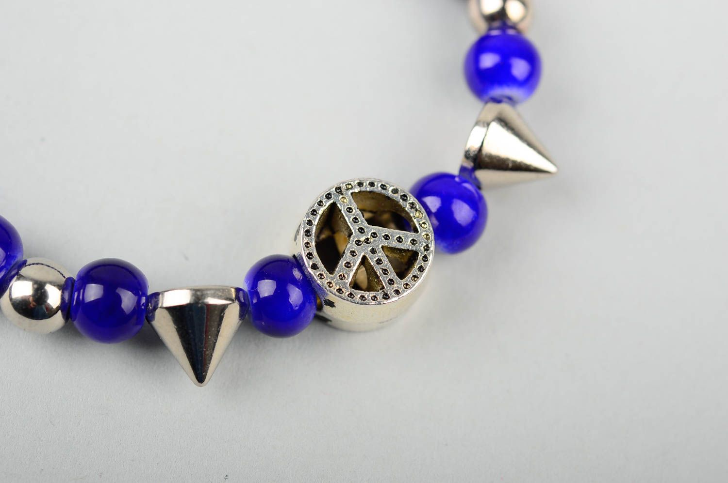 Bracelet perles fantaisie Bijou fait main bleu avec piquants Cadeau femme photo 4