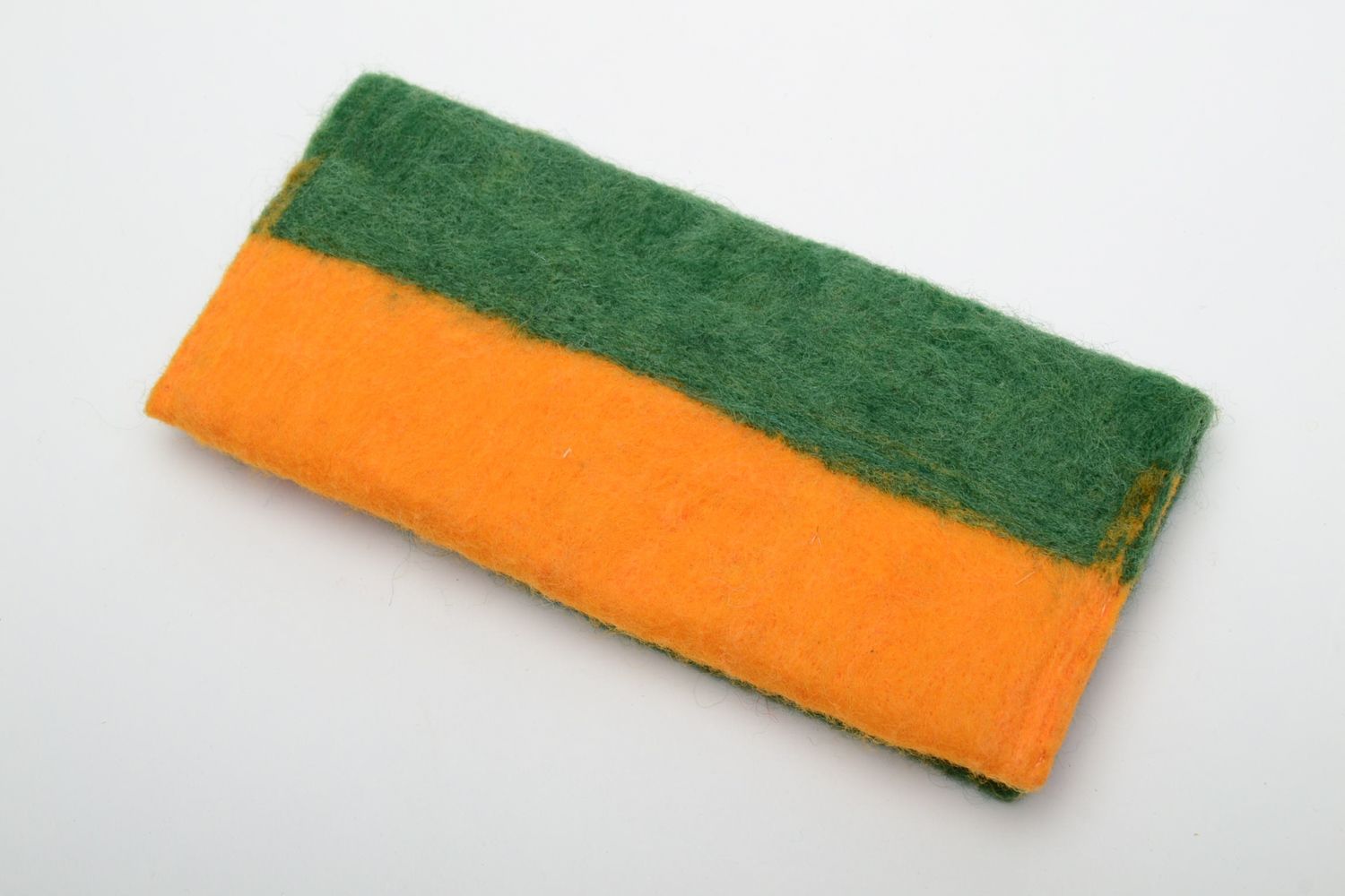 Wool felt wallet with ornament and magnet fastener photo 4