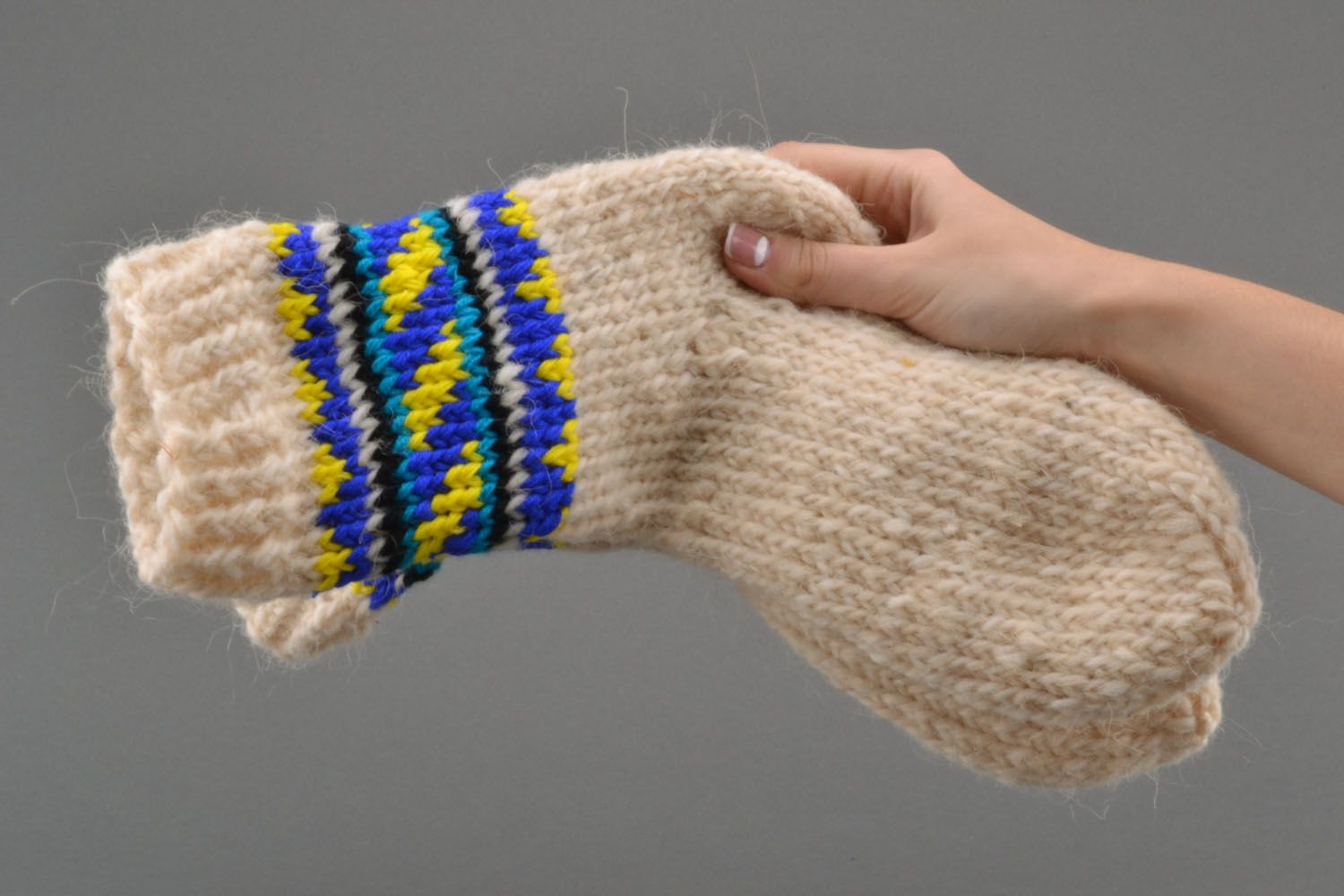 Calcetines de lana tejidos a mano blancos con azul foto 5