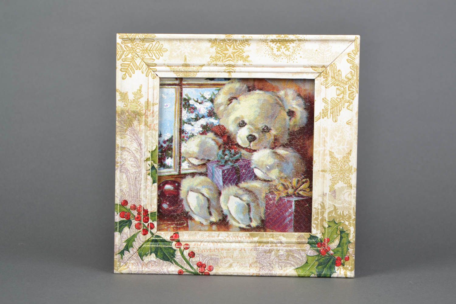 Decoupage painting Bear with Gifts photo 1