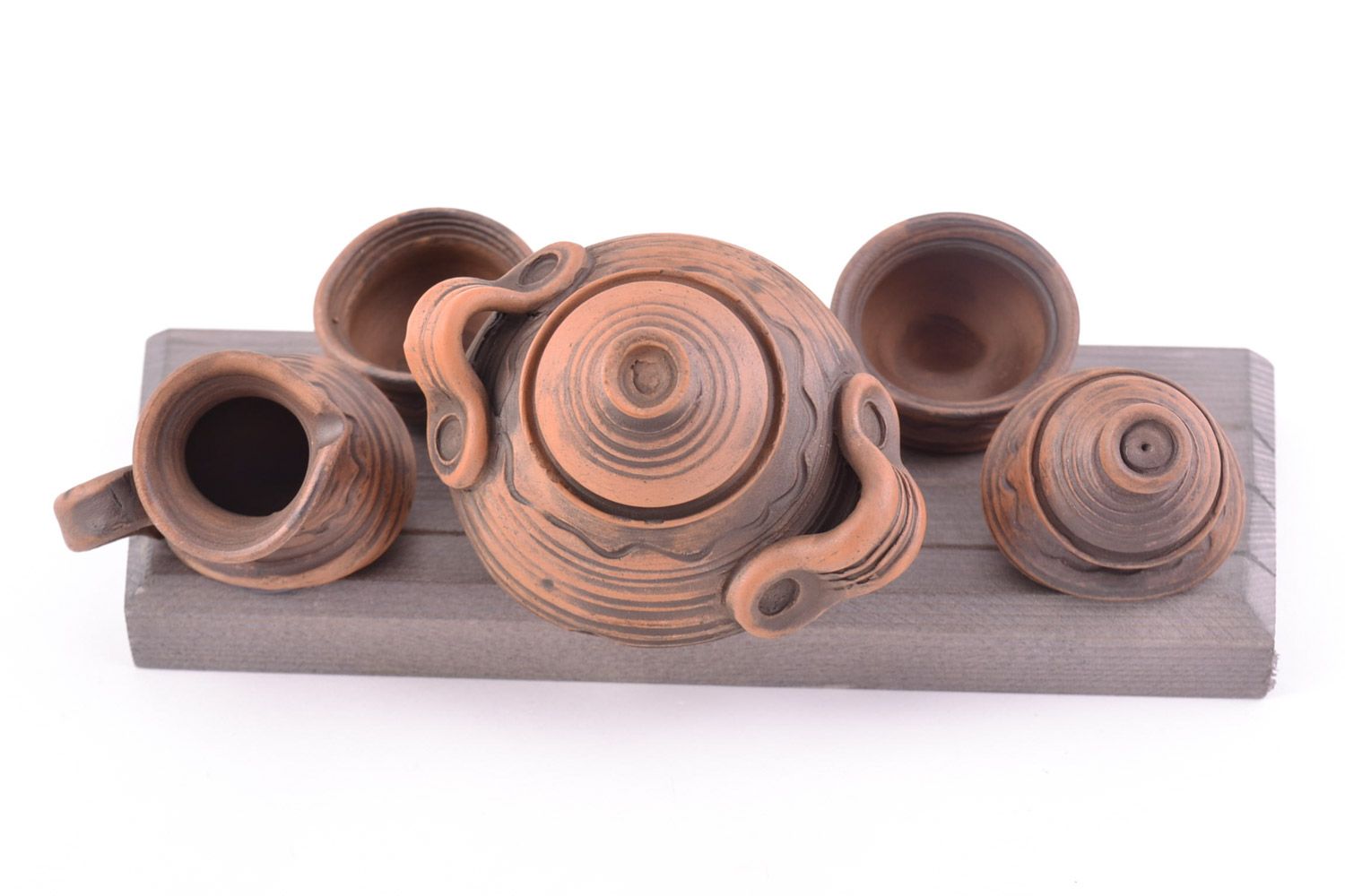 Этническое объемное панно в виде деревянной доски с глиняной посудой хэнд мэйд фото 3