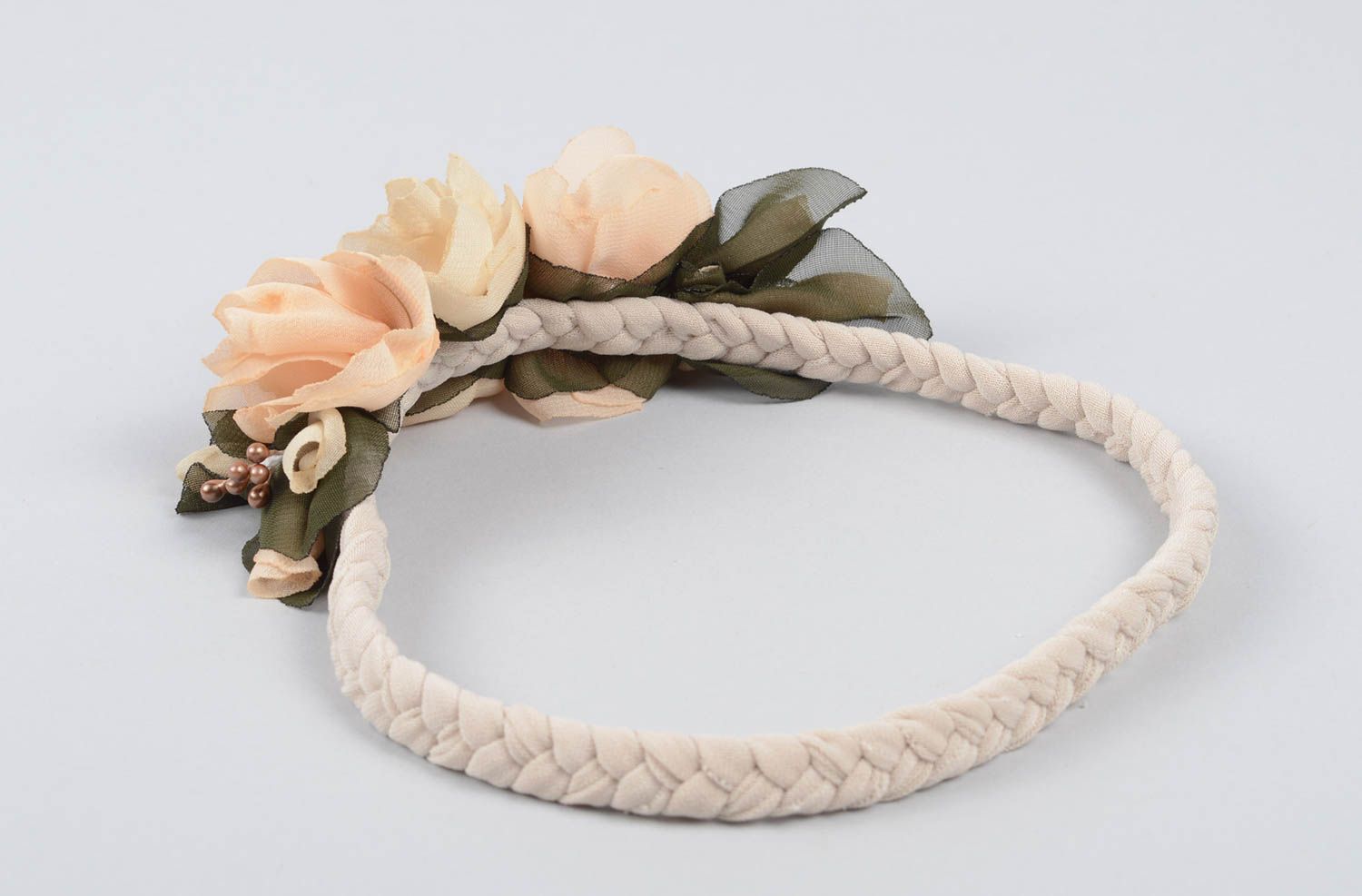 Cremefarbenes Haarband mit Blume handmade Designer Schmuck Accessoire für Haare  foto 2