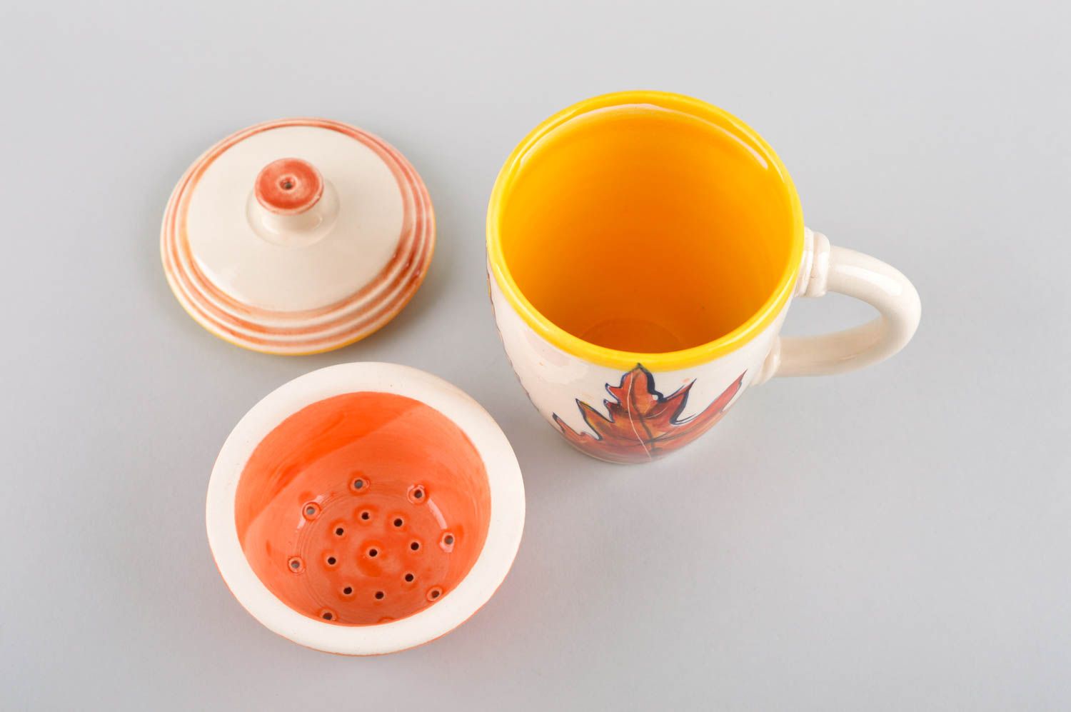 Ceramic cup with lid glazed drinking cup with handle and autumn and yellow maple leaf photo 4
