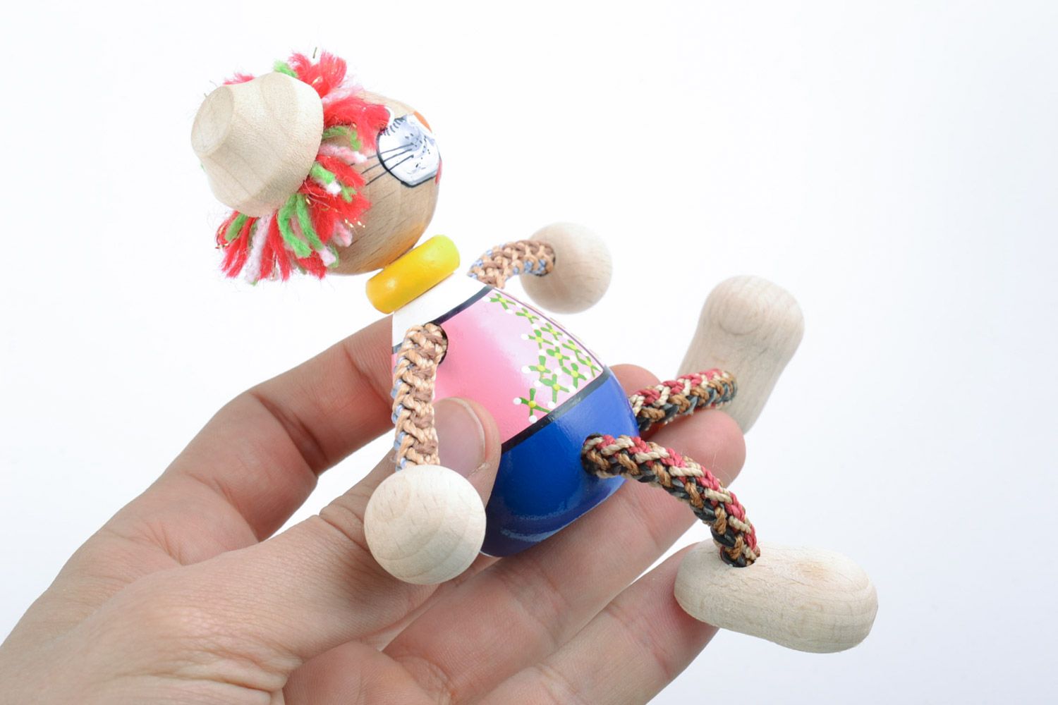 Holz Spielzeug Kater mit Farben bemalt grell Handarbeit Geschenk für Kinder  foto 2