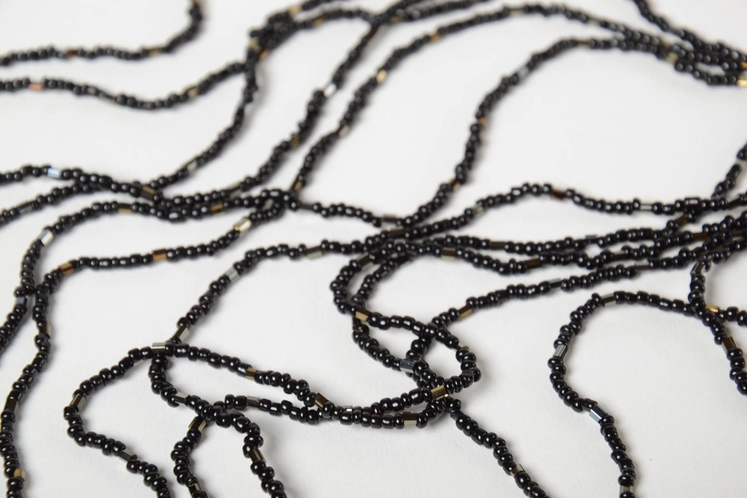 Collier multirang en perles de rocaille tchèques noir fait main long élégant photo 3