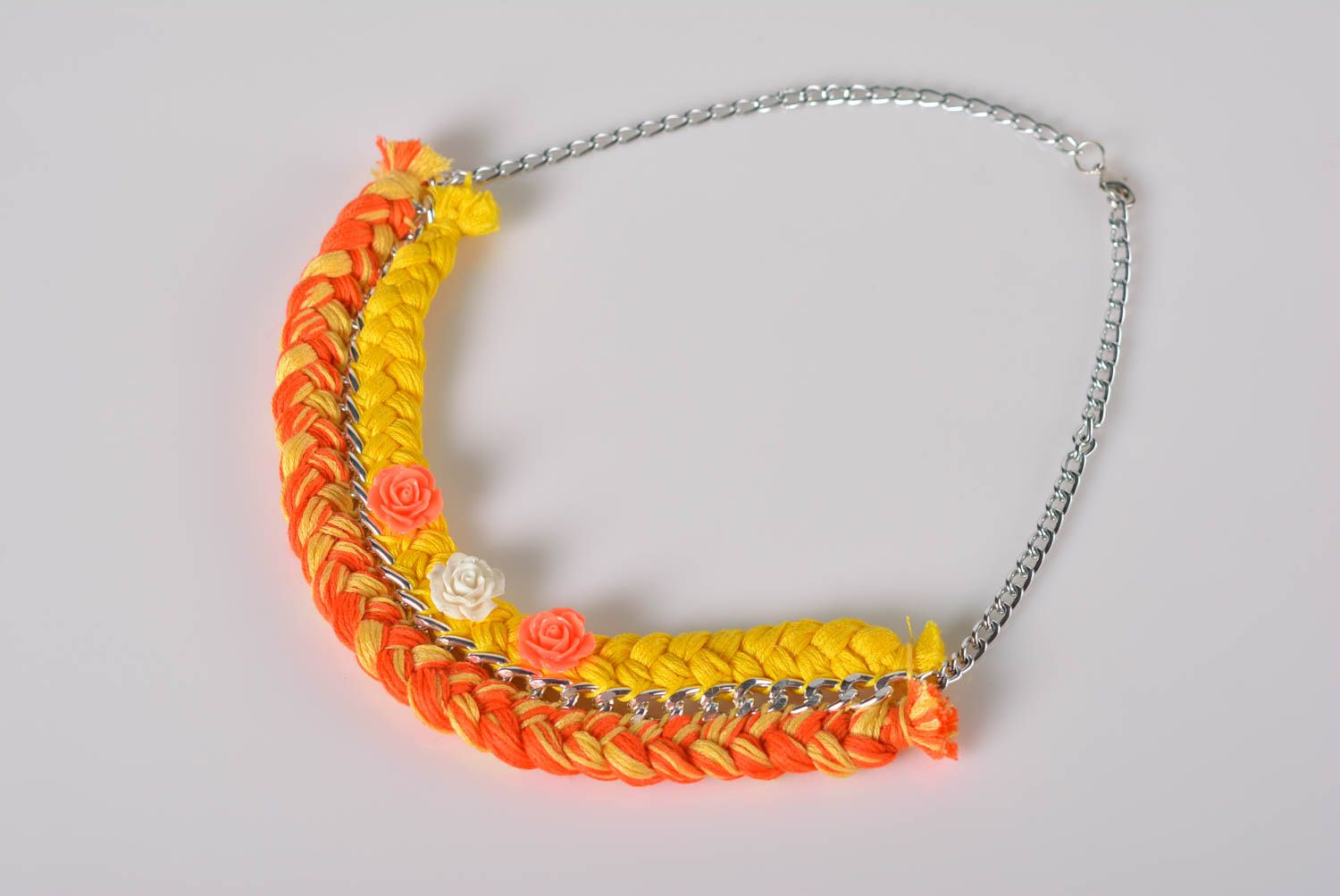 Collier textile fait main Bijou textile jaune orange Accessoire femme design photo 2