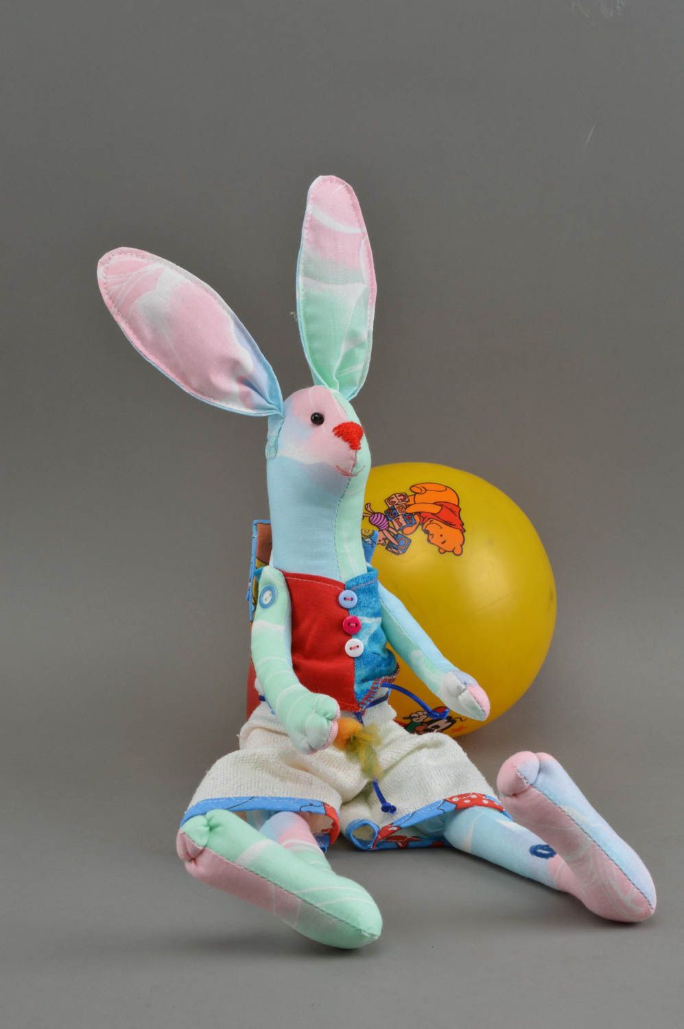 Мягкая игрушка ручной работы в виде зайца красивая разноцветная небольшая фото 1