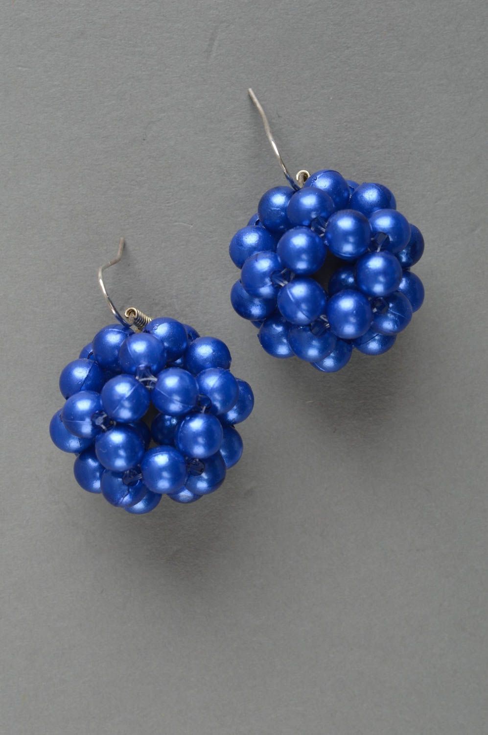 Boucles d'oreilles bleues en perles fantaisie faites main pendantes Boules photo 2