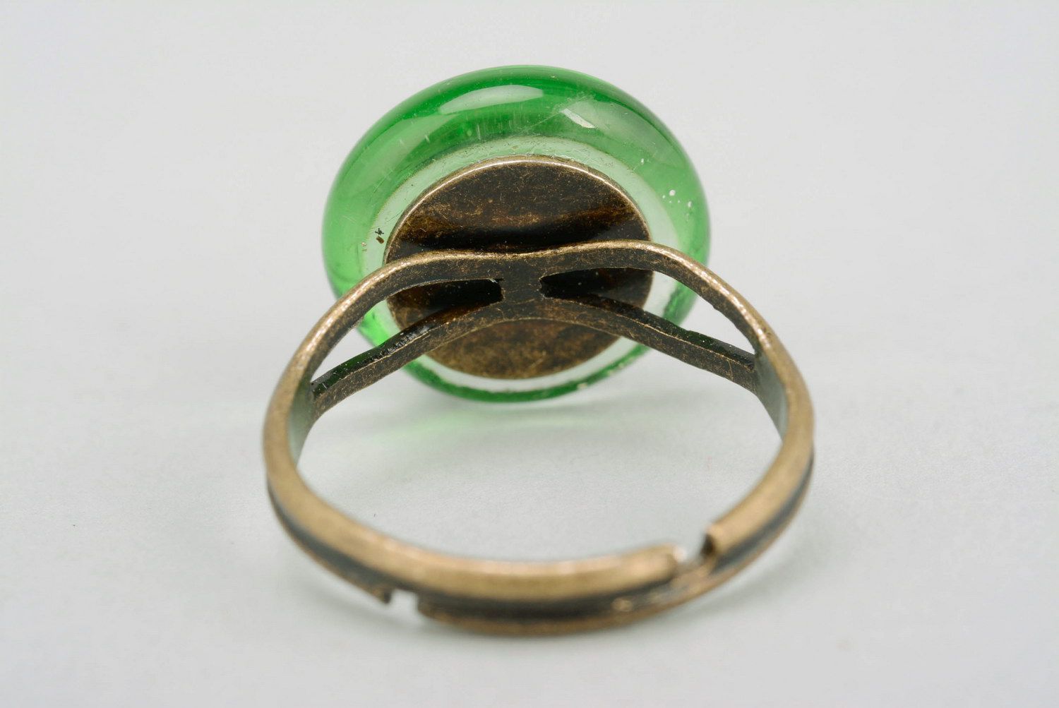 Ring with green glass element photo 5