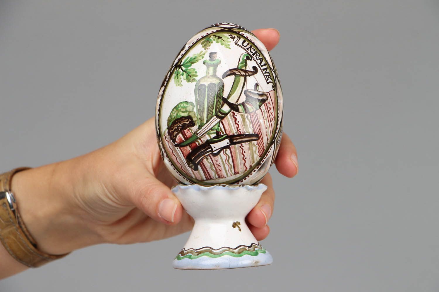 Œuf décoratif en céramique sur un support fait main photo 4