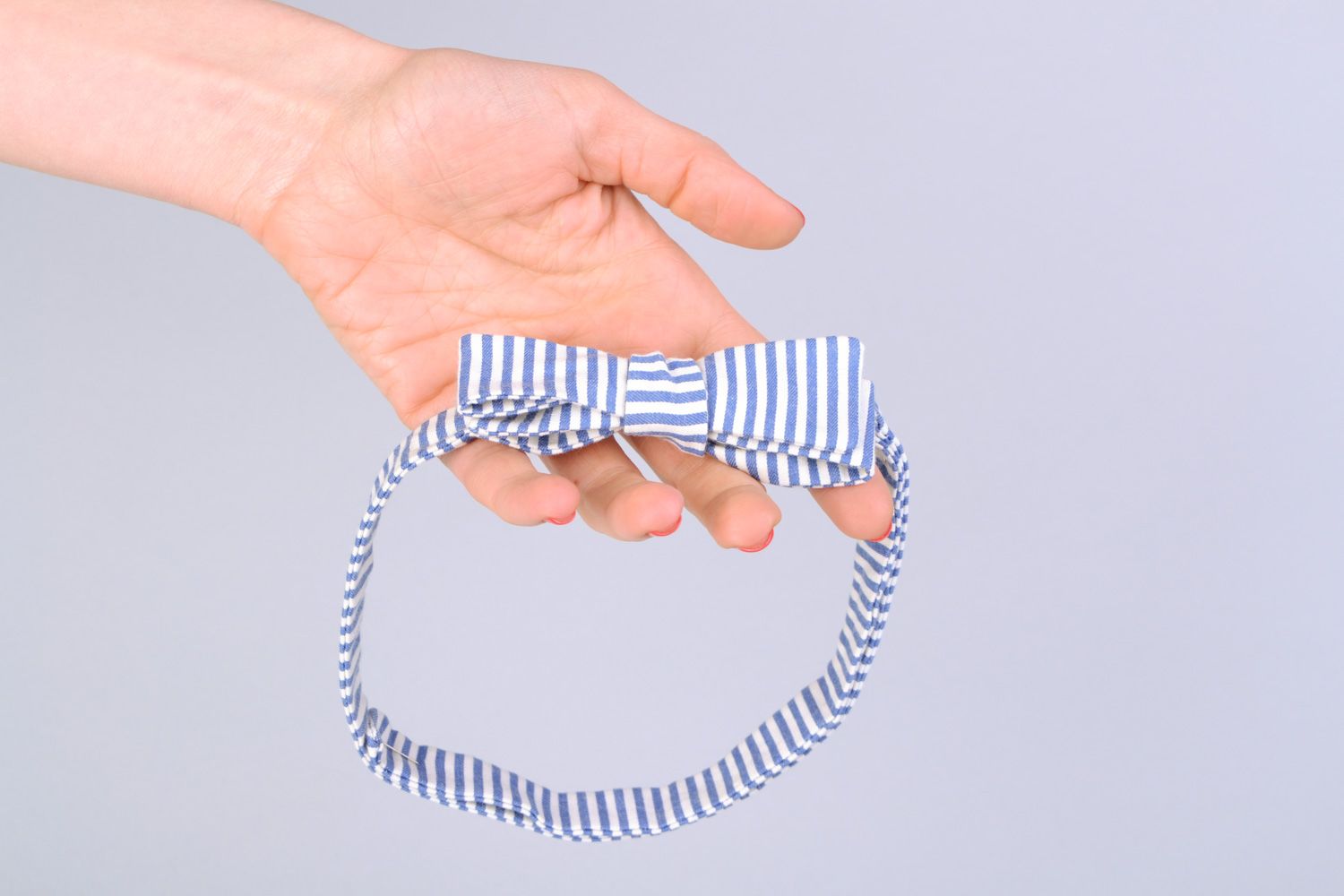 Handmade designer bow tie sewn of striped white and blue American cotton for men photo 2