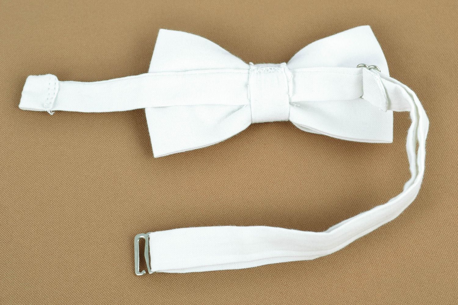 White fabric bow tie unisex photo 5