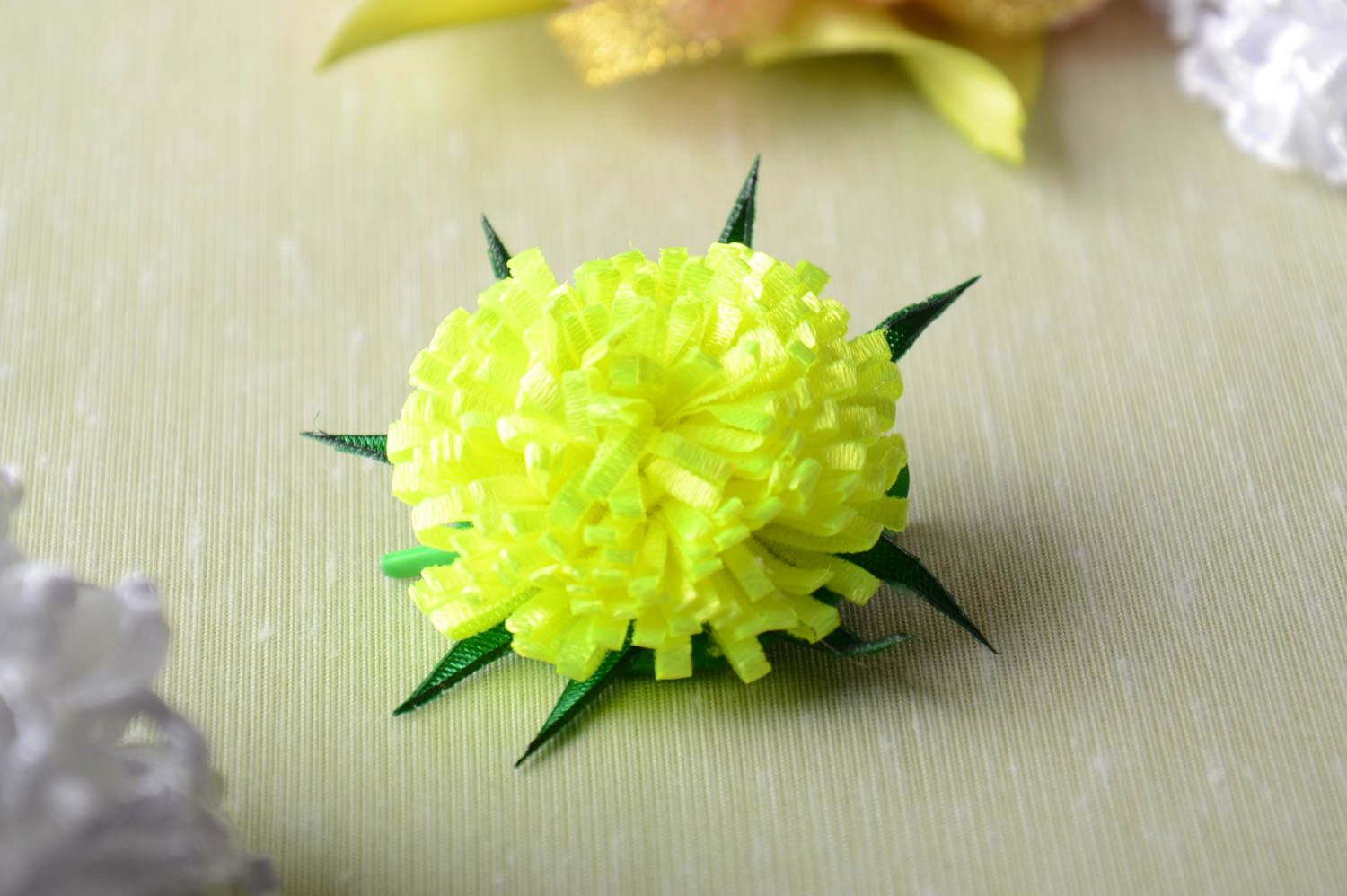 Blumen Haarspange in Gelb aus Bändern und Fleece handgemacht schön zart  foto 1