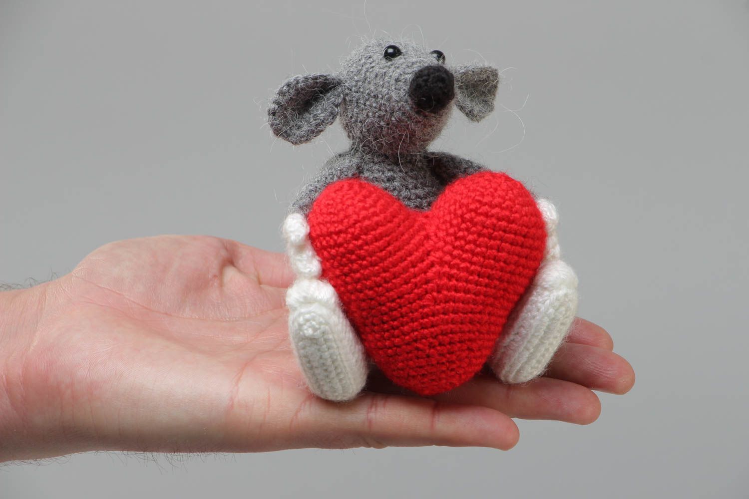 Handmade soft toy crocheted of acrylic threads small gray mouse with red heart photo 5