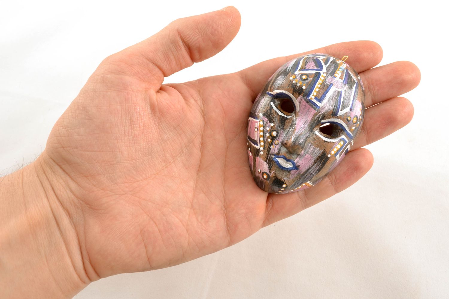 Mini masque décoratif en argile fait main photo 1