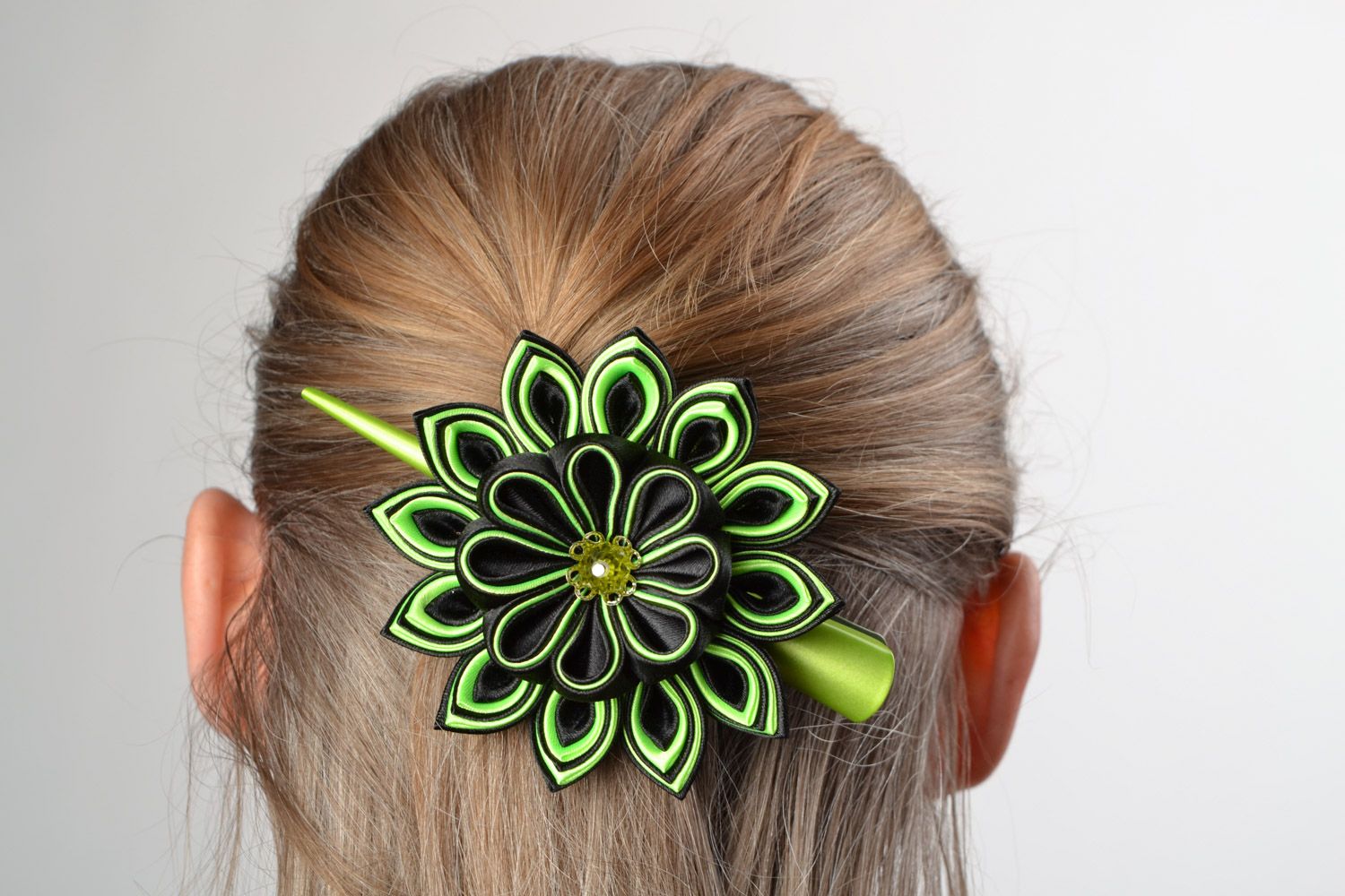 Handmade kanzashi flower hair clip of black and lime colors photo 1