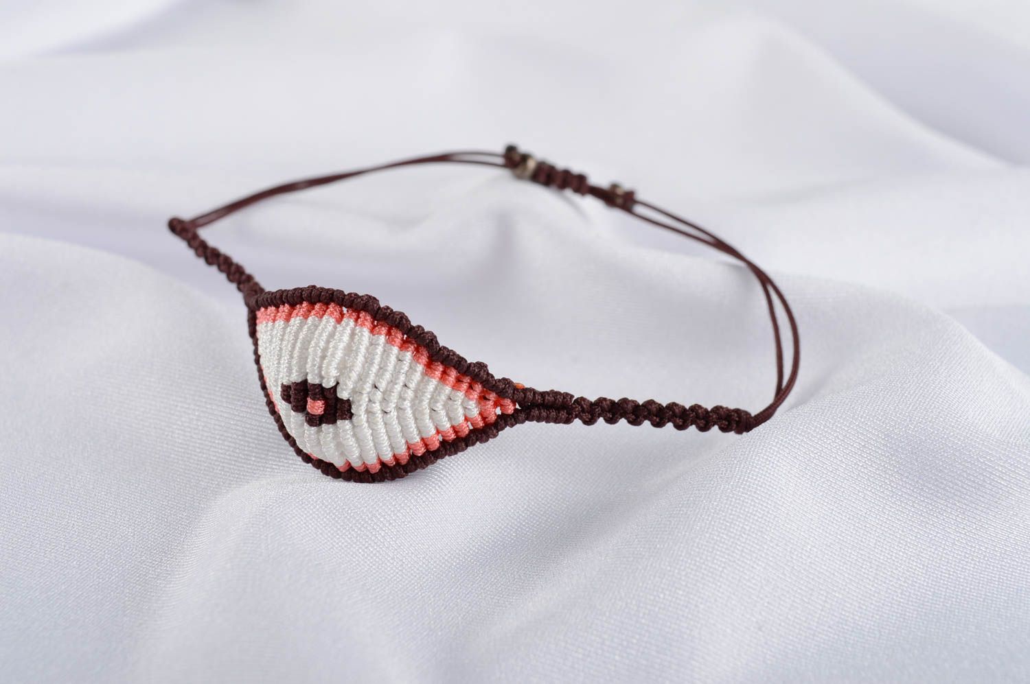 Pulsera hecha a mano de hilos y abalorios bisutería textil accesorio para mujer foto 1