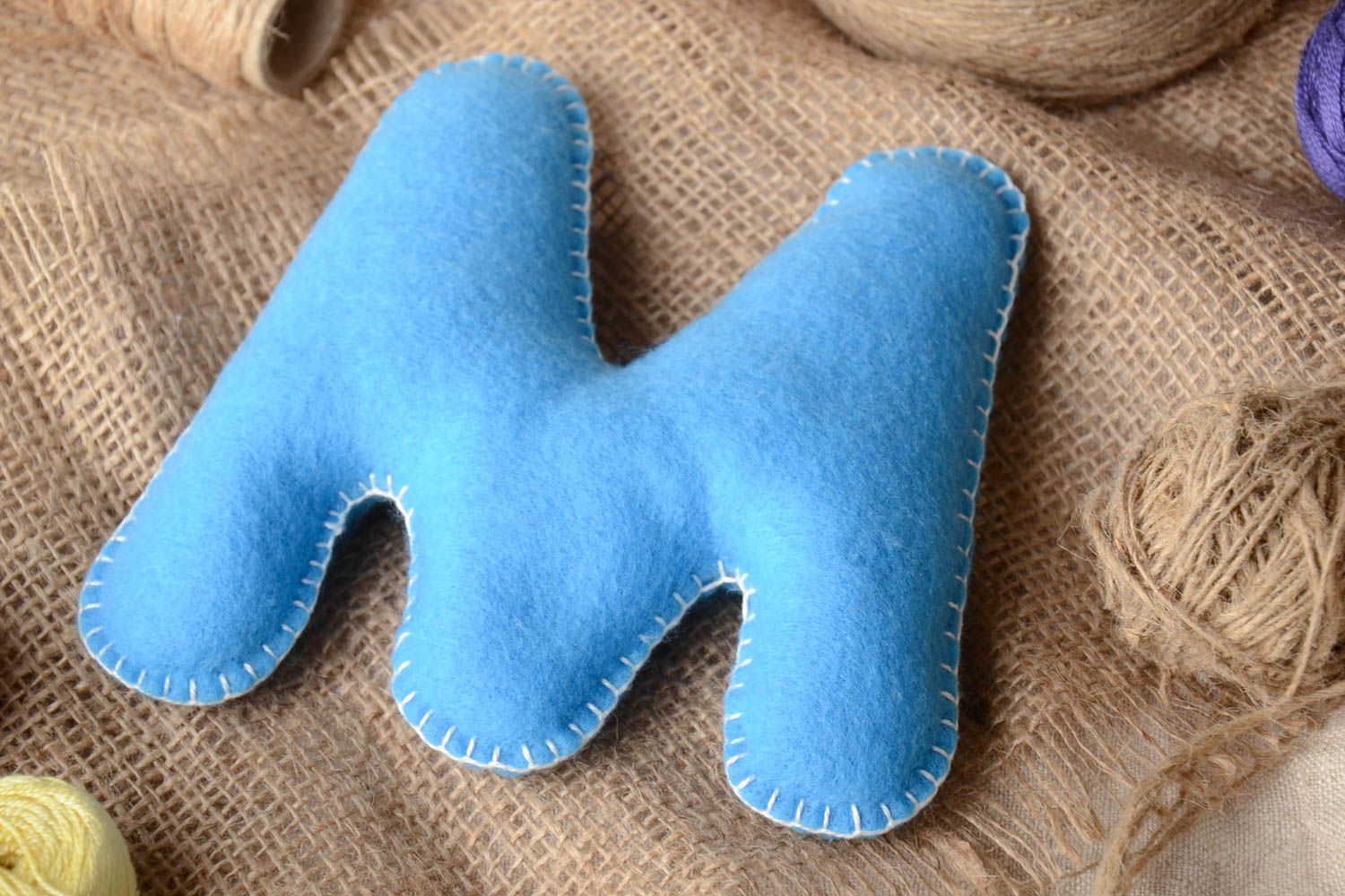 Letra de fieltro azul decorativa hecha a mano juguete de desarrollo para niños M foto 1