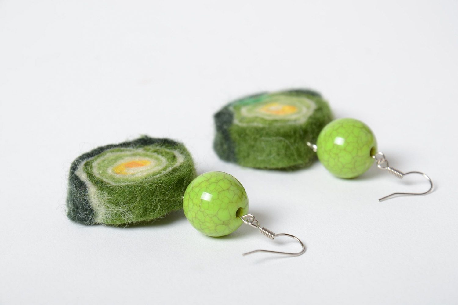 Handmade volume earrings made of wool using felting technique with green beads photo 5