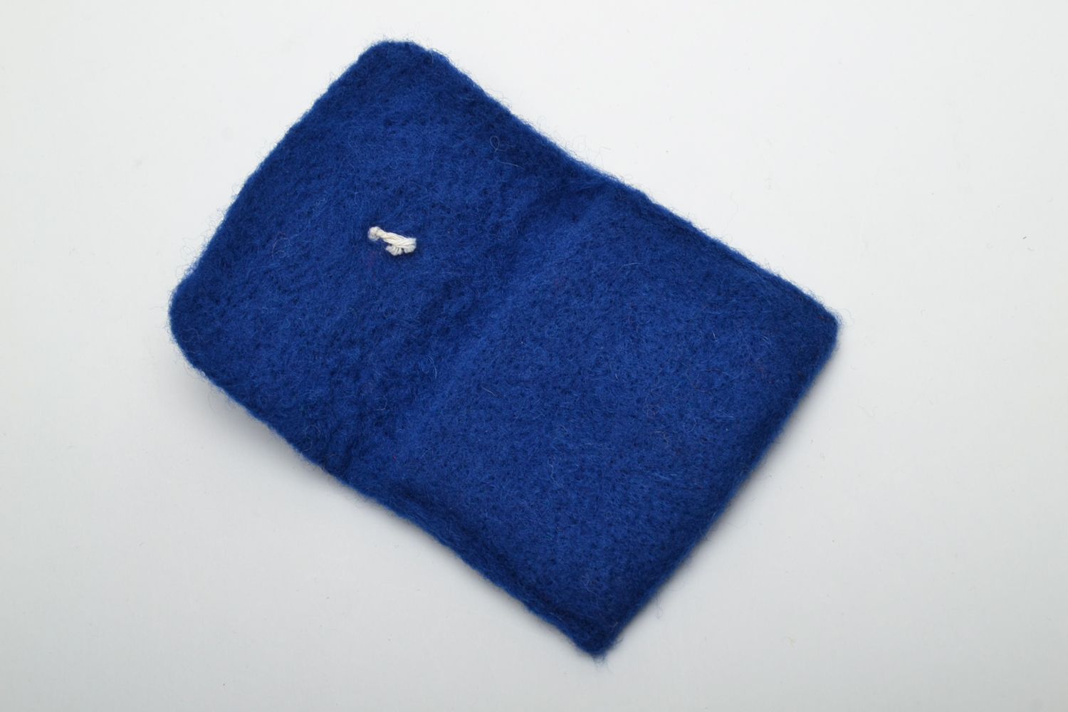 Portefeuille en laine naturelle bleu avec fleur feutrage à sec photo 3