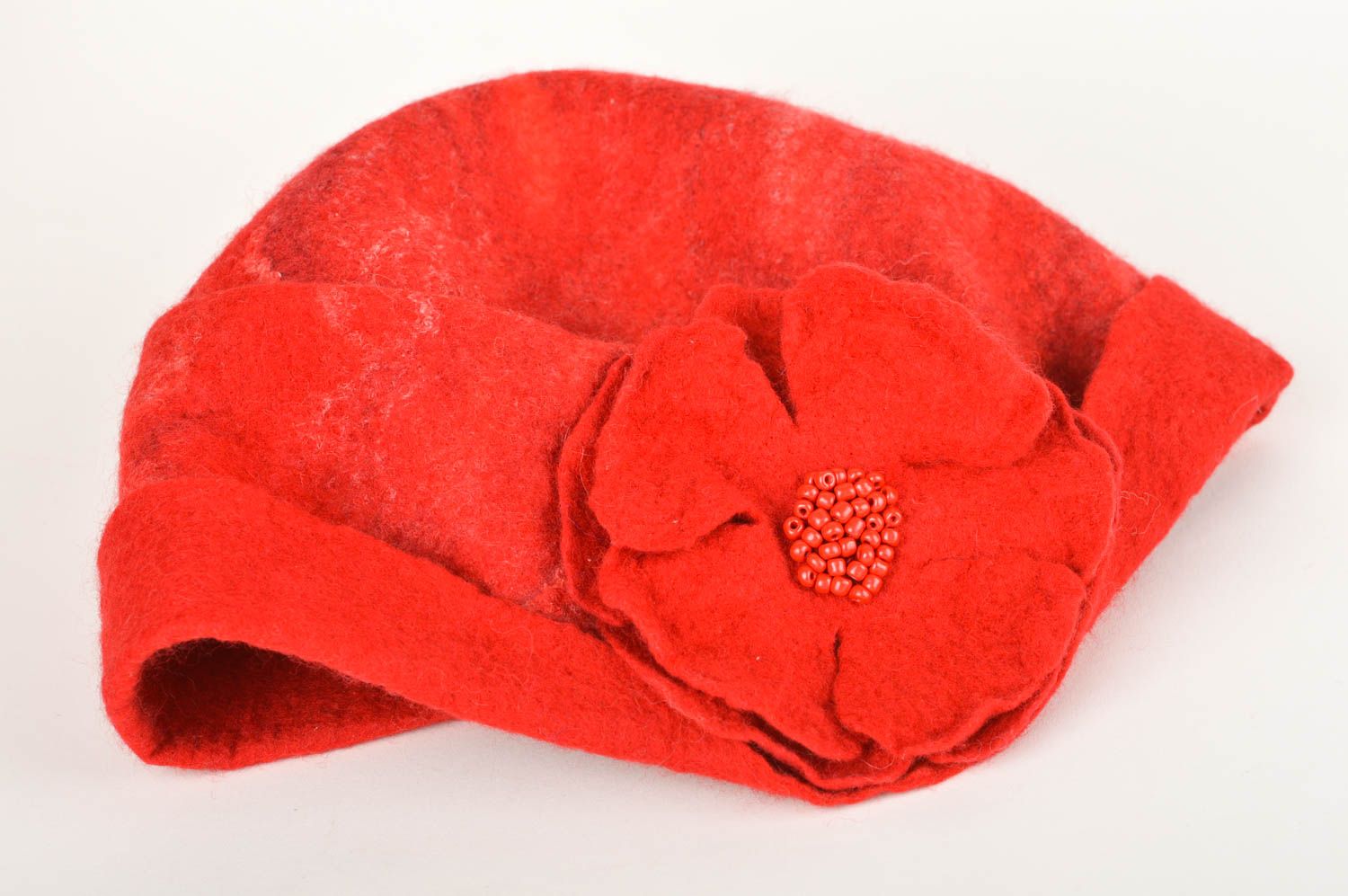 Головной убор ручной работы валяная шапка красная авторская шерстяная шапка фото 2