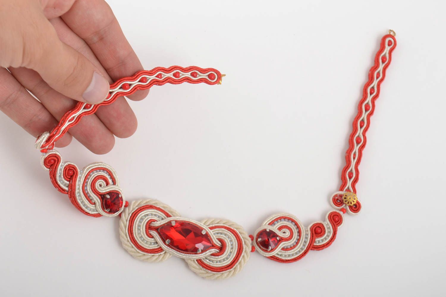 Колье сутажная вышивка вышитое ожерелье сутажное колье с чешским стеклом красное фото 6