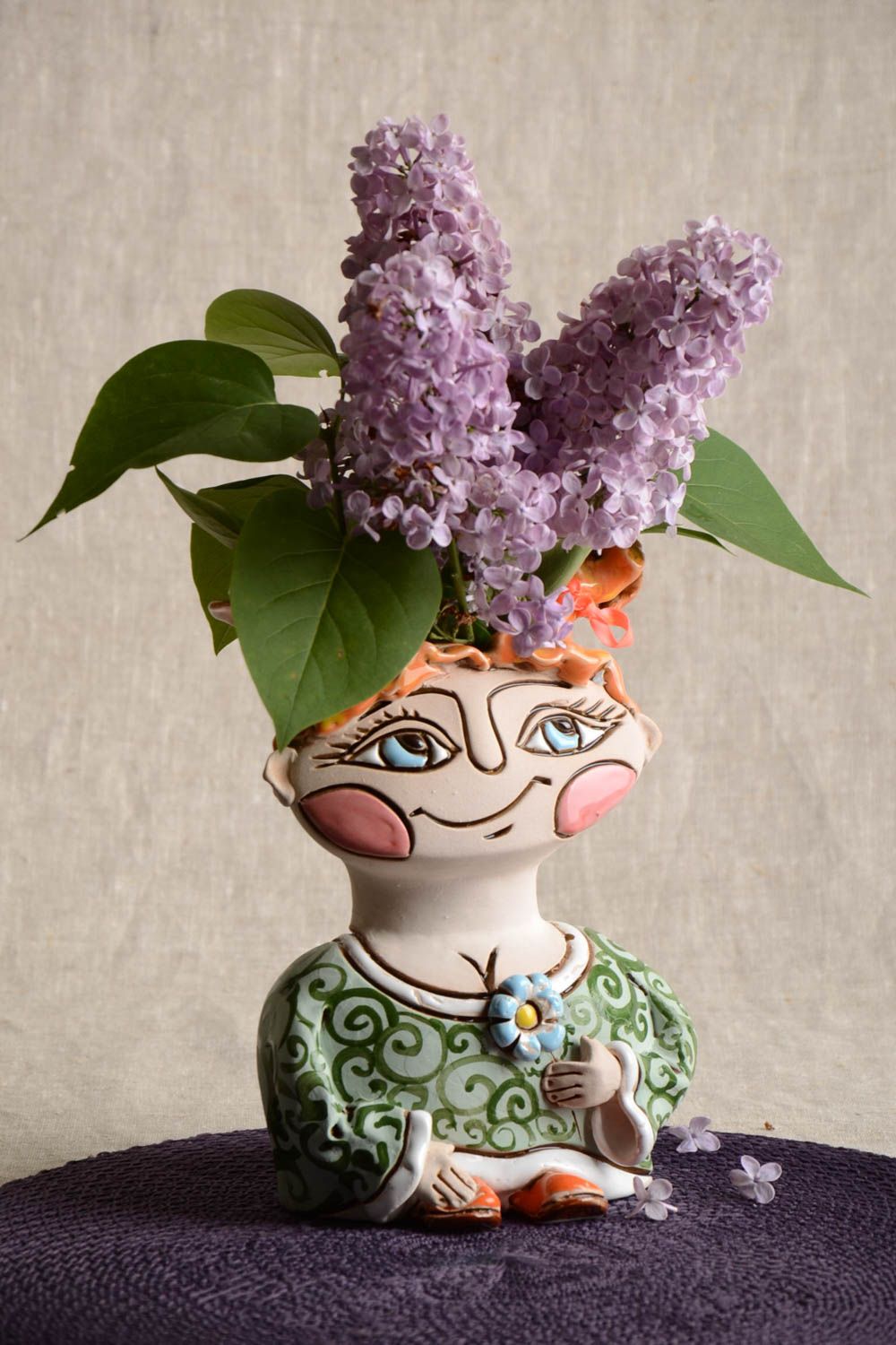 Vase céramique peint de pigments fait main original figurine de fille 70 cl photo 1