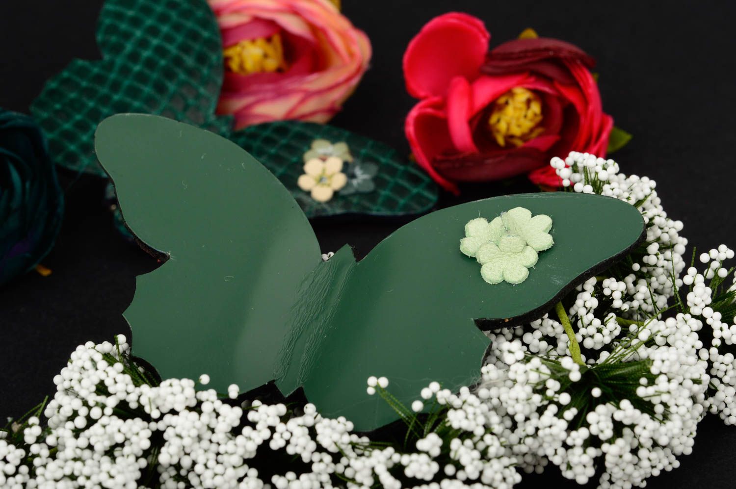 Broche design faite main Bijou en cuir papillon vert foncé Cadeau pour femme photo 1