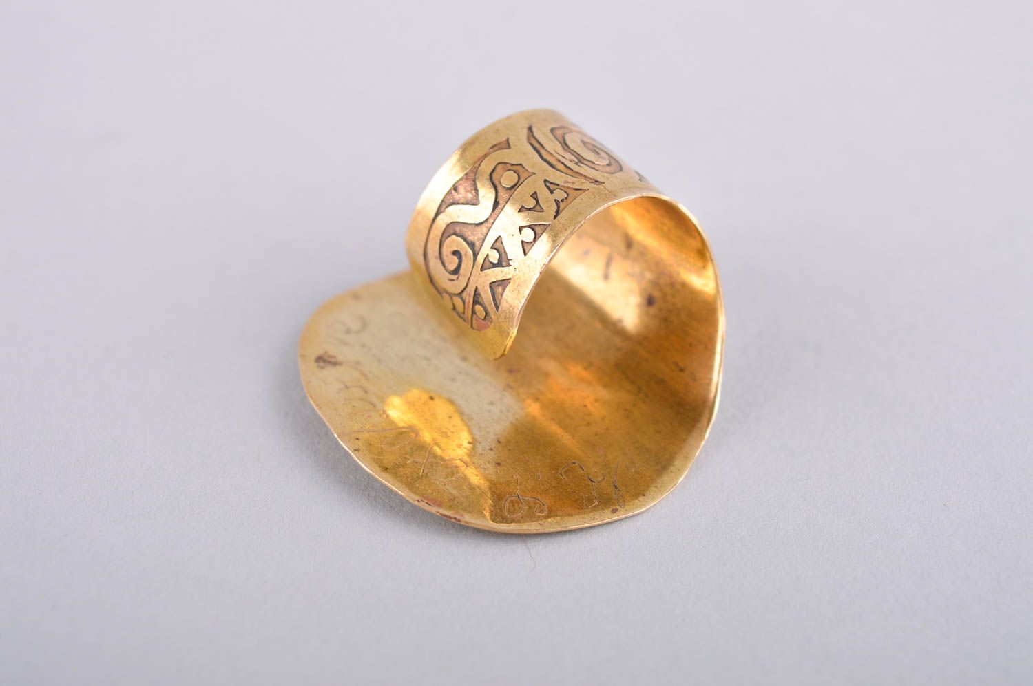 Кольцо ручной работы кольцо из латуни большое с узорами металлическое украшение фото 4