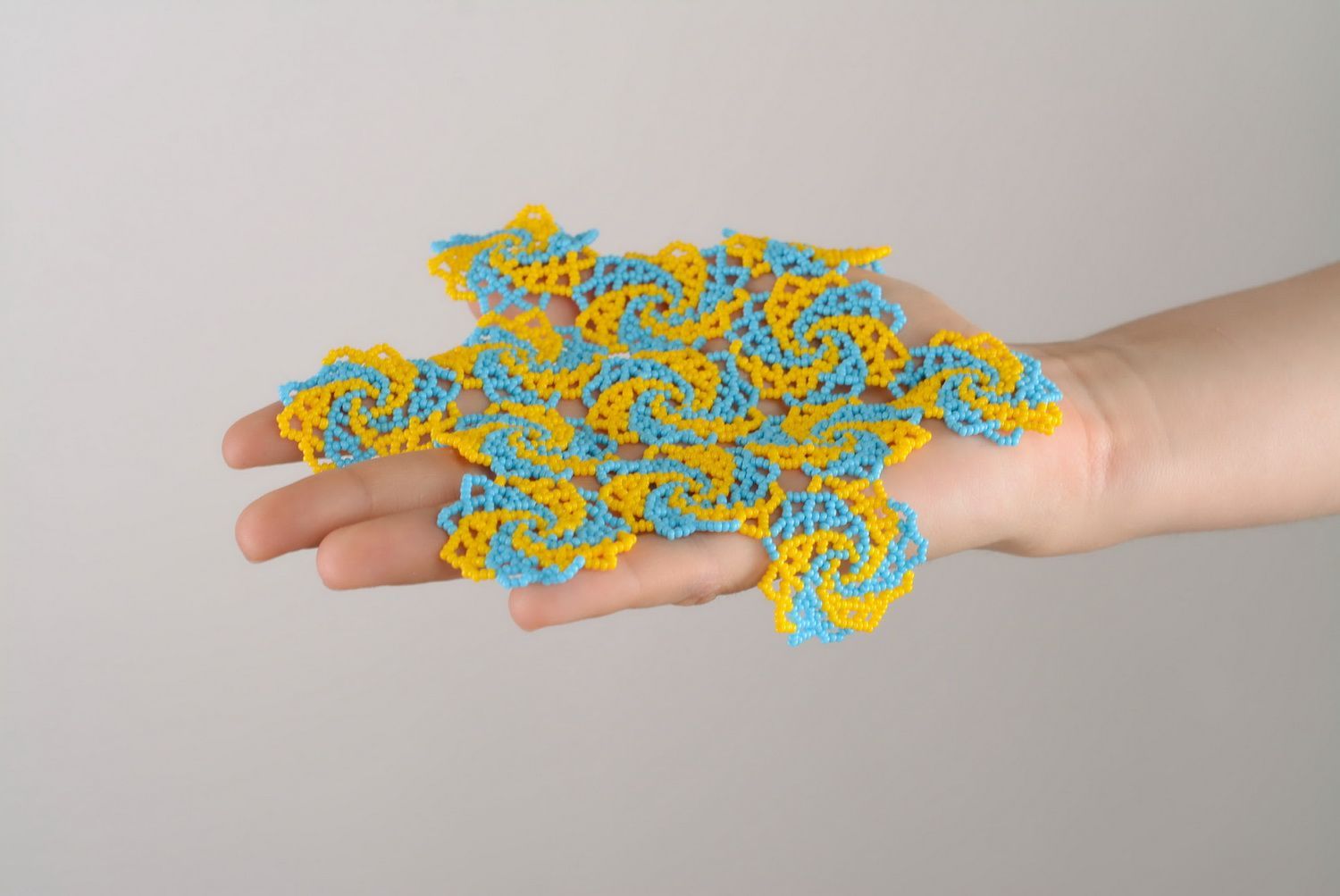 Decorative napkin made of beads photo 1