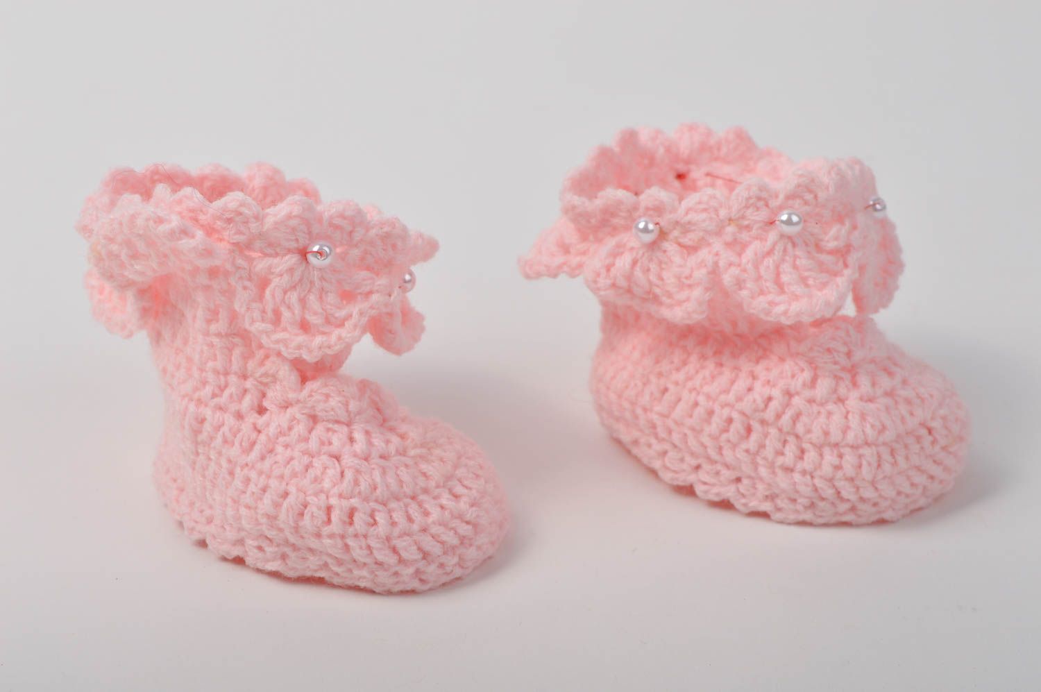 Zapatillas de bebé de color rosa patucos tejidos artesanales regalo original  foto 2