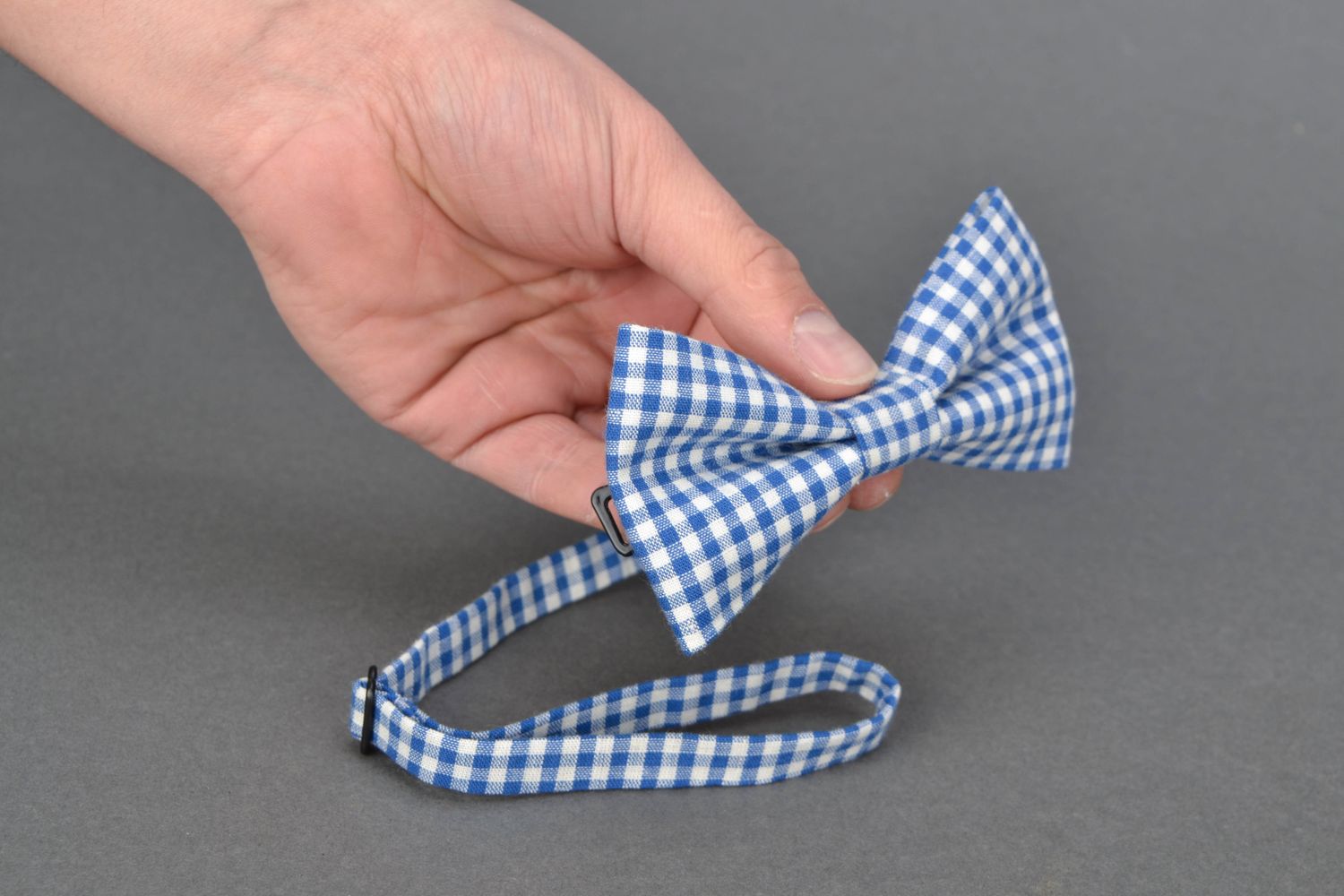 Текстильный галстук-бабочка в голубую клеточку фото 2