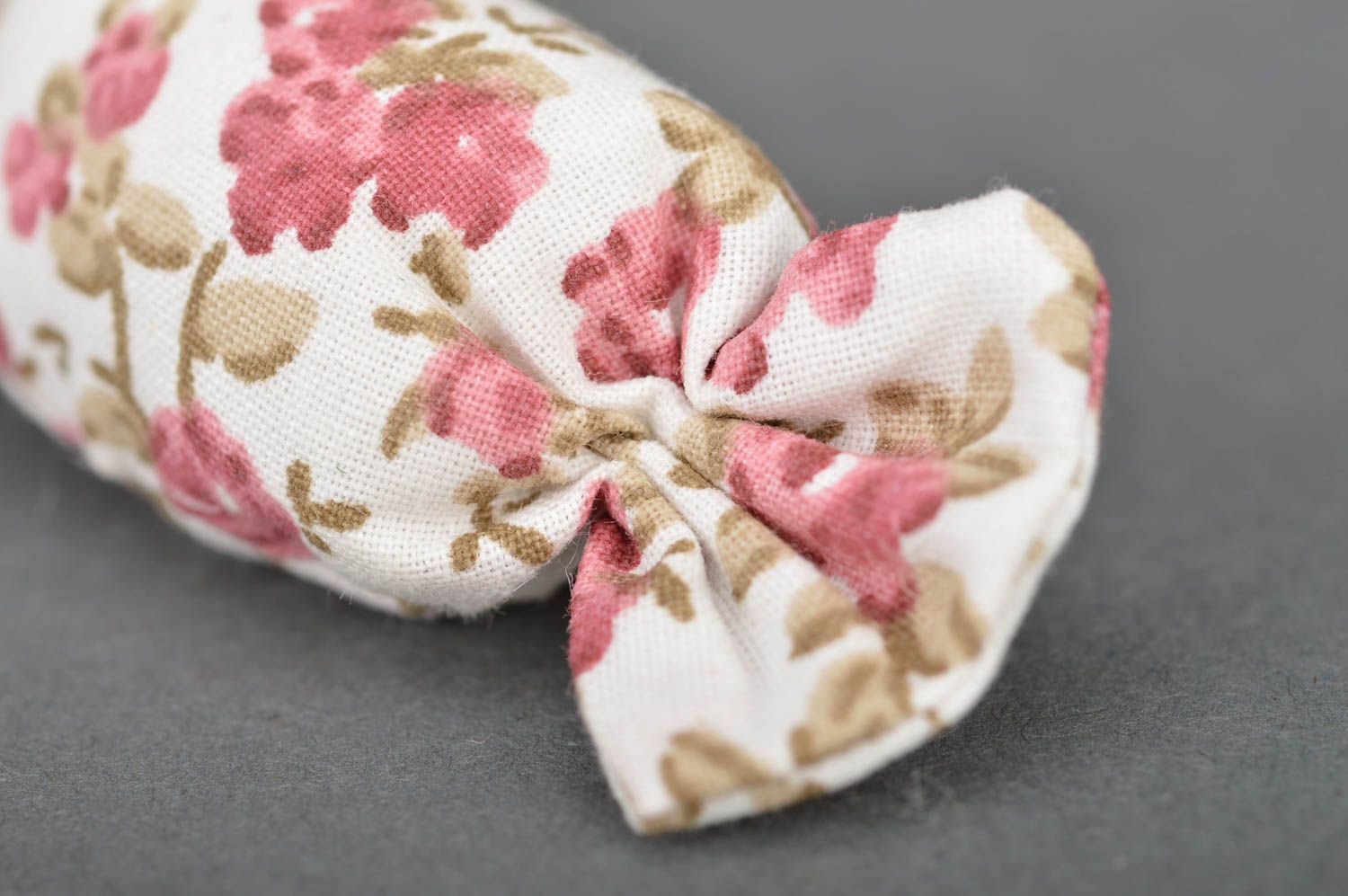 Bague bonbon en tissu de coton fait main accessoire avec taille réglable photo 4