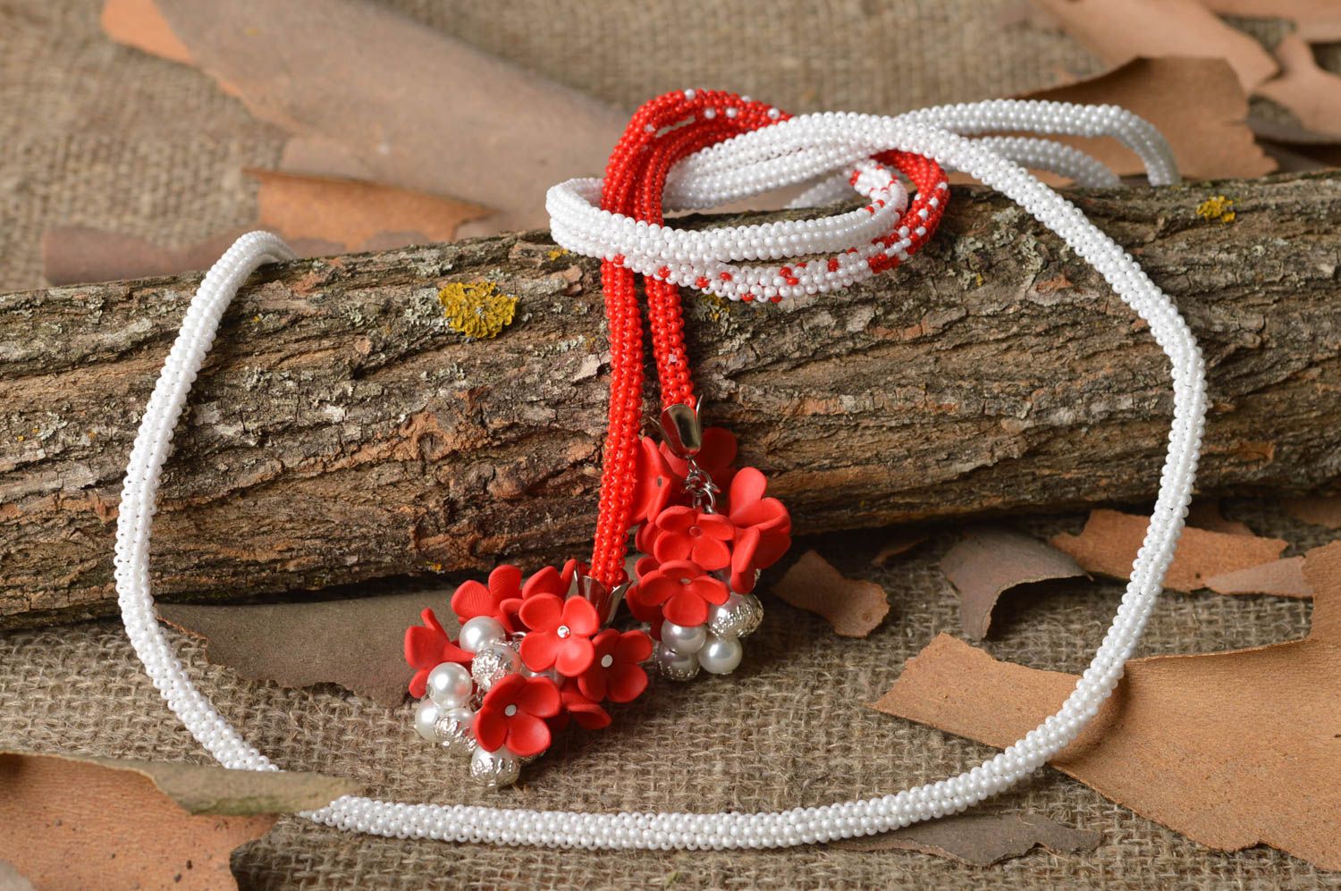 Long Collier lariat fait main en perles de rocaille blanc-rouge Cadeau femme photo 1