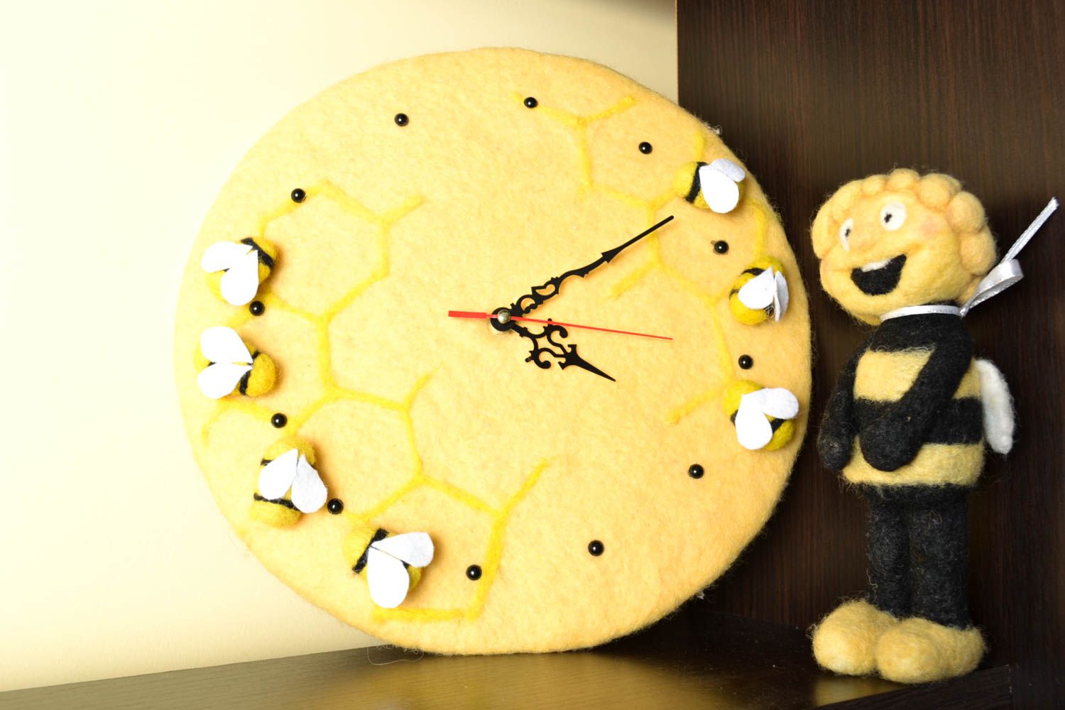 Часы ручной работы часы необычные круглые часы на кухню настенные часы желтые фото 1