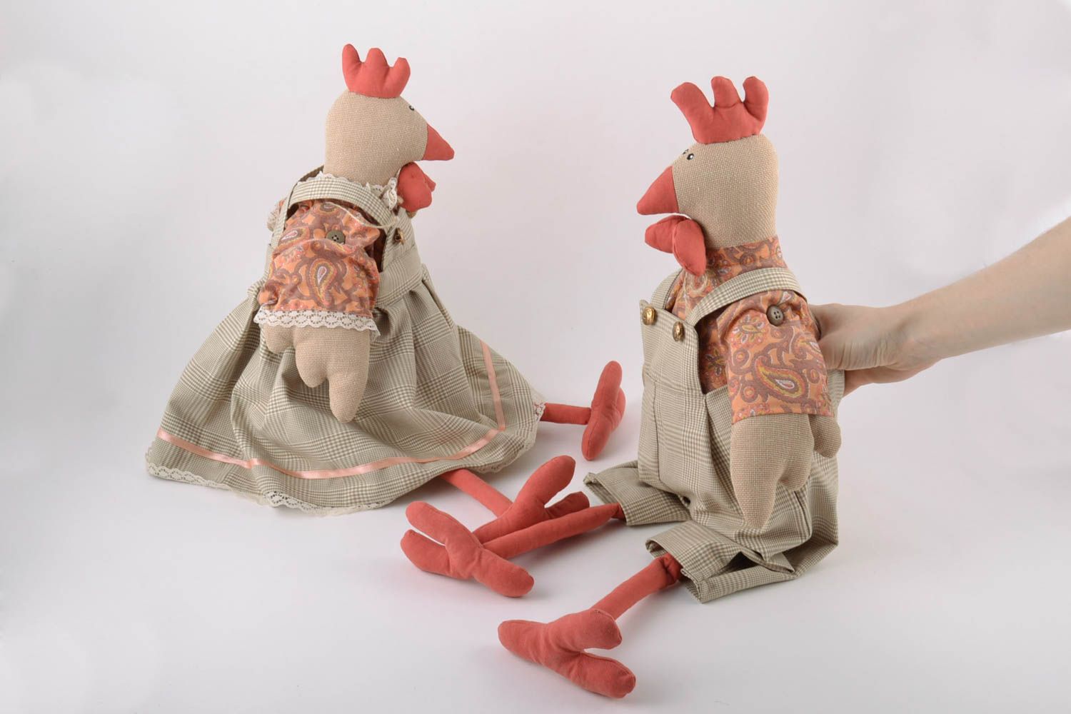 Deux poupées en lin faites main poules amoureuses originales pour enfant photo 2