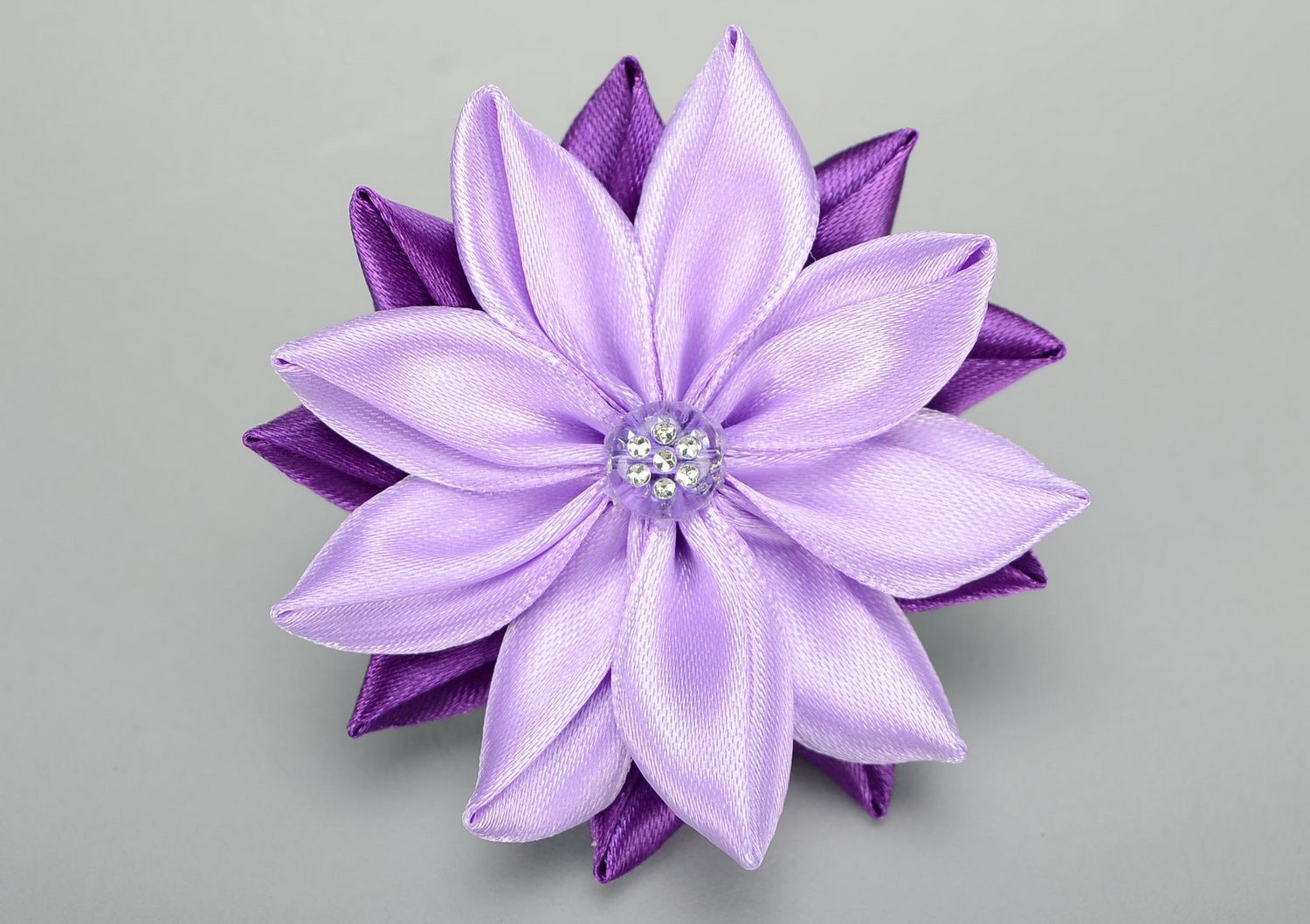 Lila-violetter Atlashaargummi  foto 3