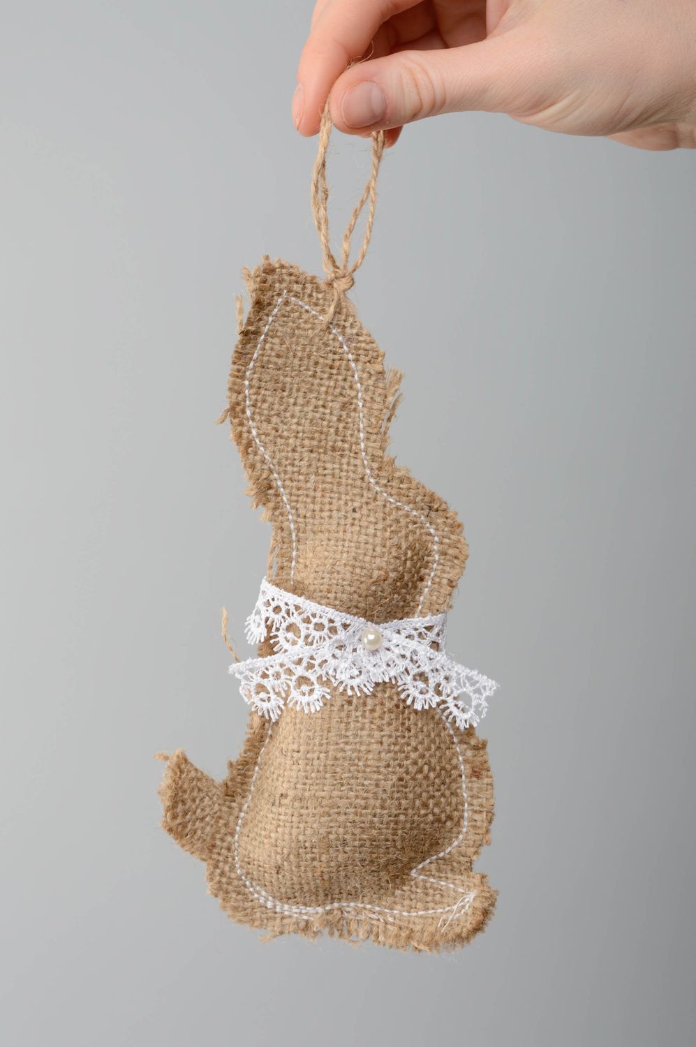 Suspension décorative lapin faite main en toile de sac photo 2