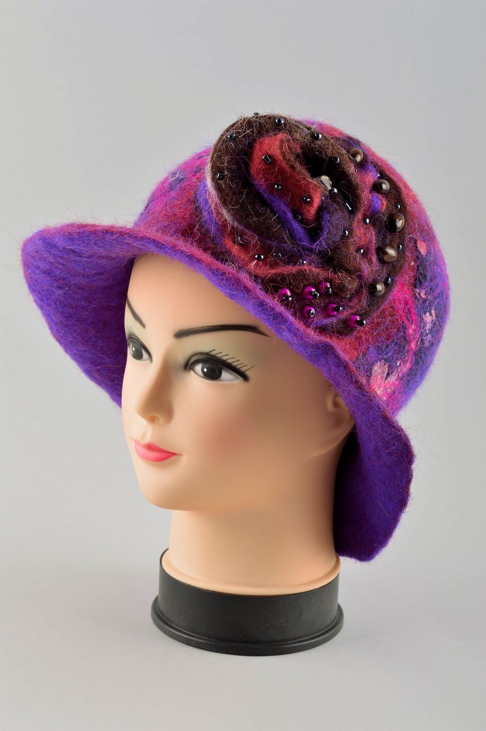 Handmade Damen Hut Accessoire für Frauen schöner Filz Hut in Violett mit Blume foto 2