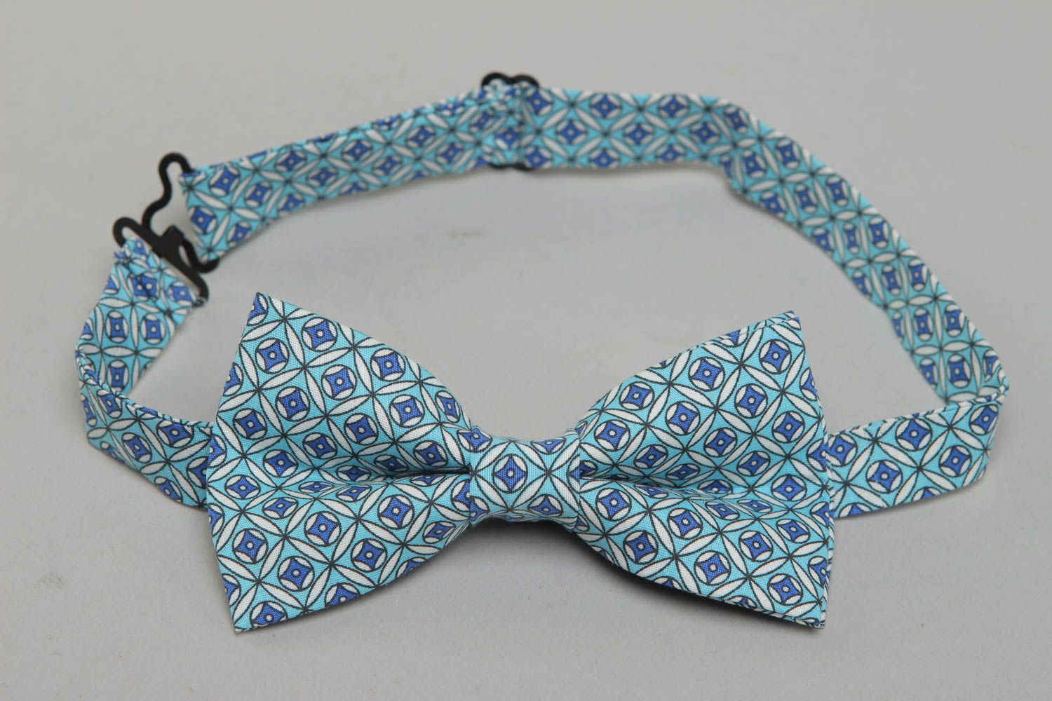 Handmade bow tie of blue color photo 1