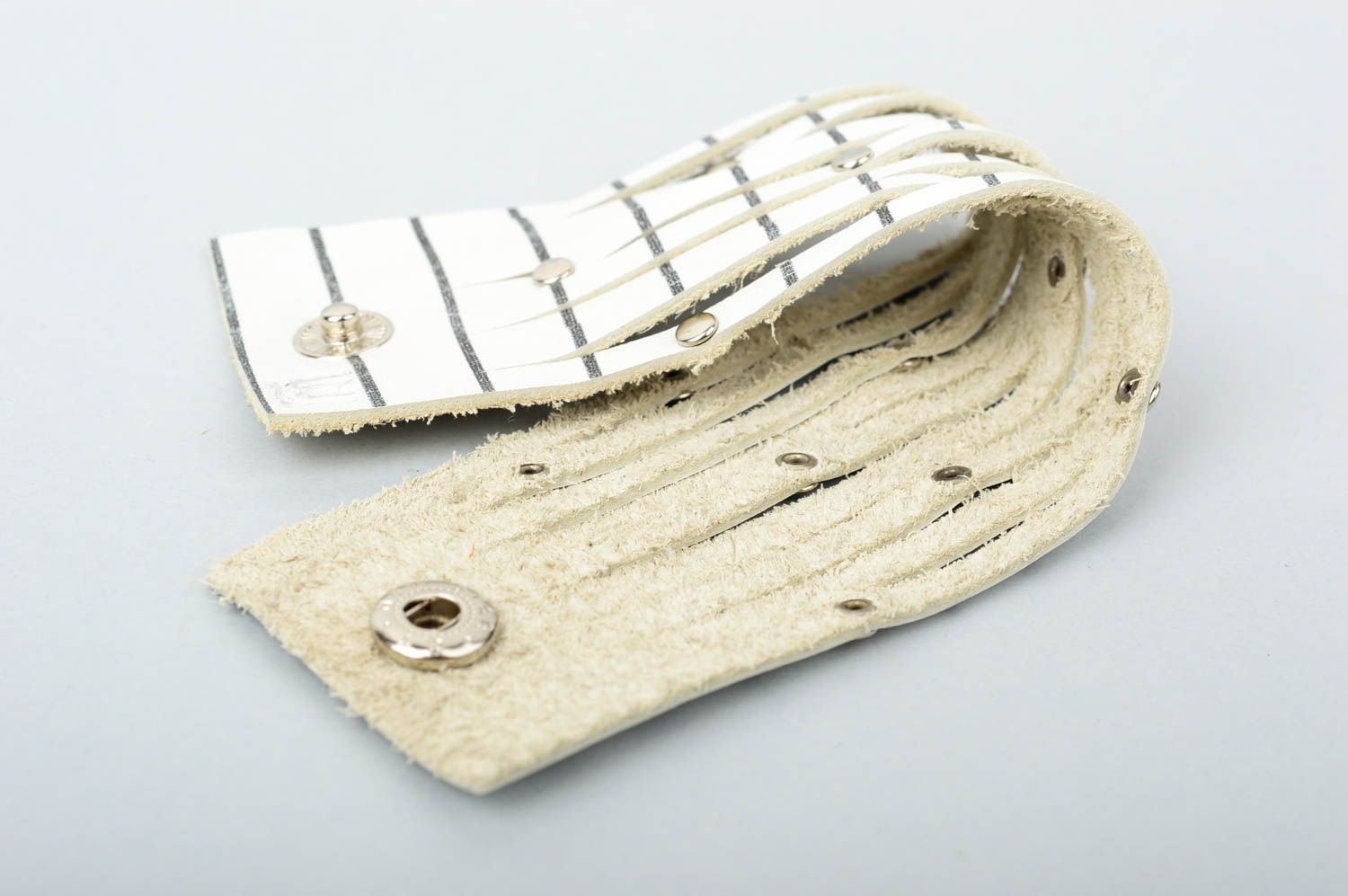 Pulsera de cuero hecha a mano regalo original brazalete artesanal color blanco foto 4