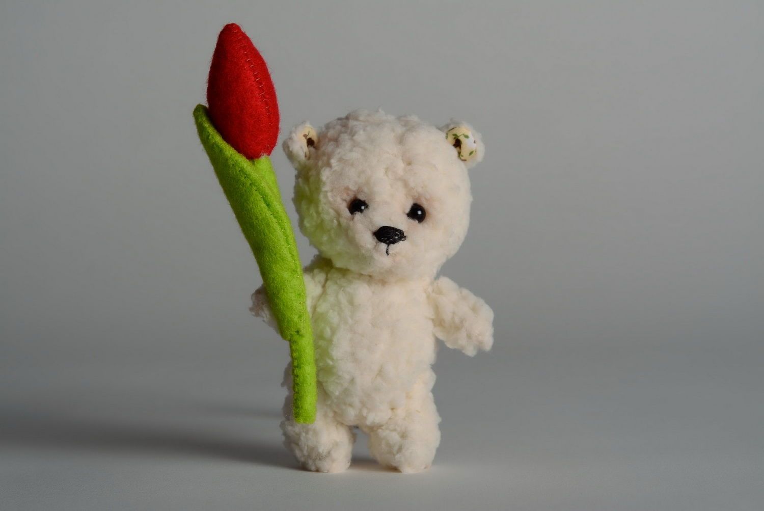 Handmade Kuscheltier Bär mit Blume foto 3