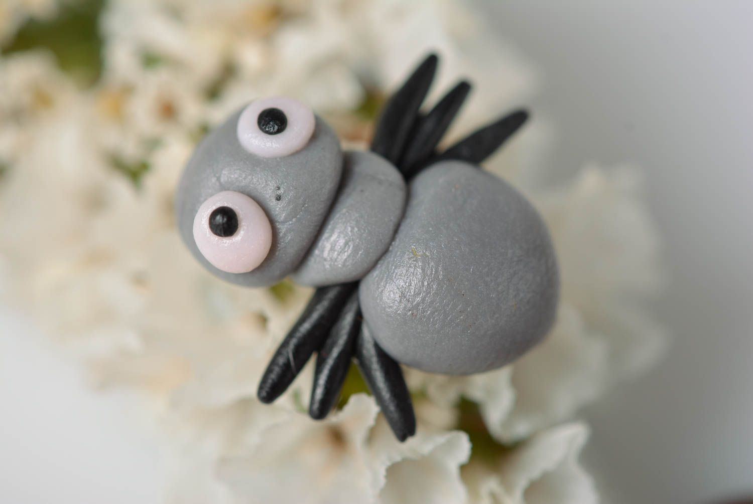 Handmade Dekoration Figur Spielzeug Spinne grau Haus Deko aus Polymerton foto 1