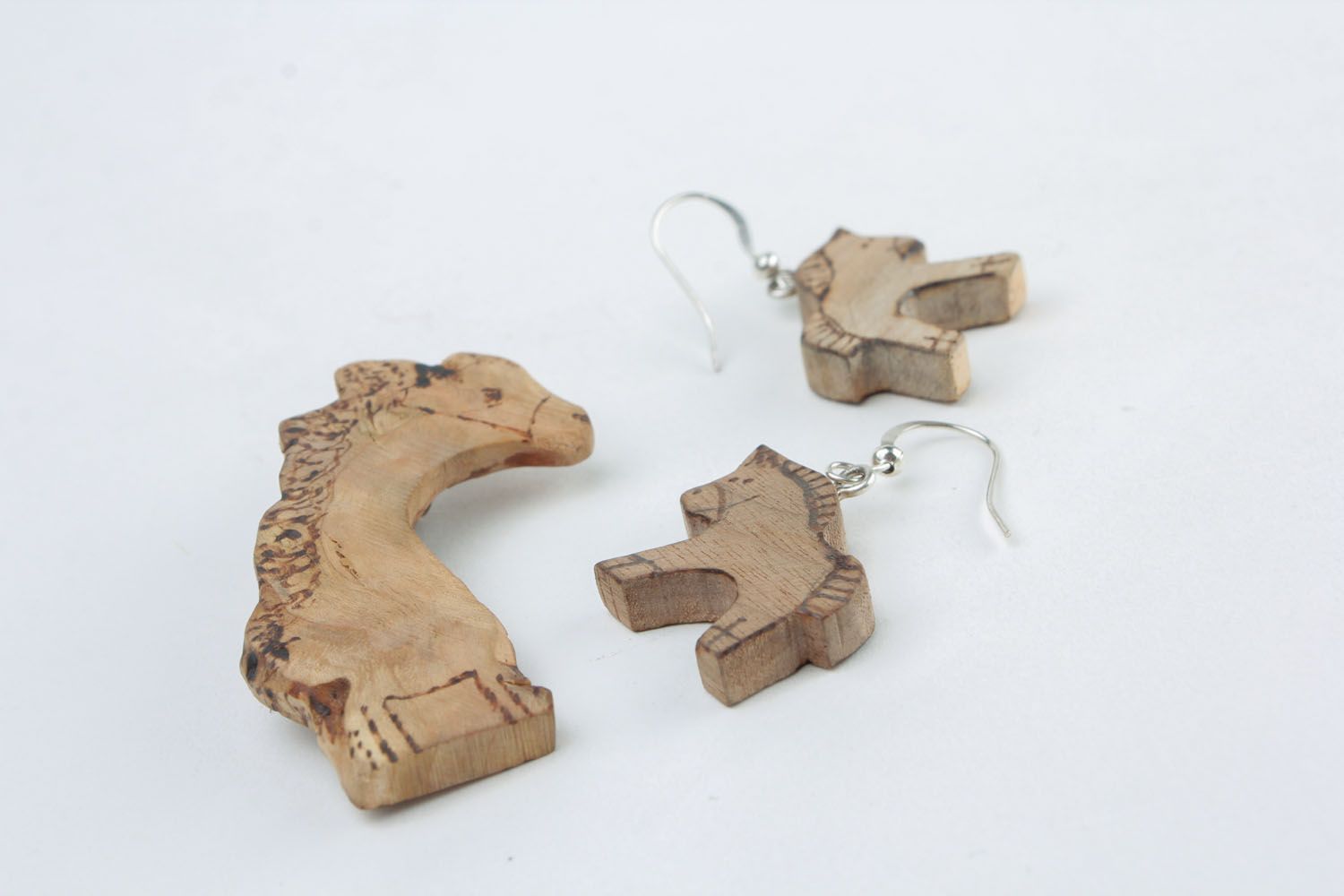 Homemade wooden earrings and brooch photo 3