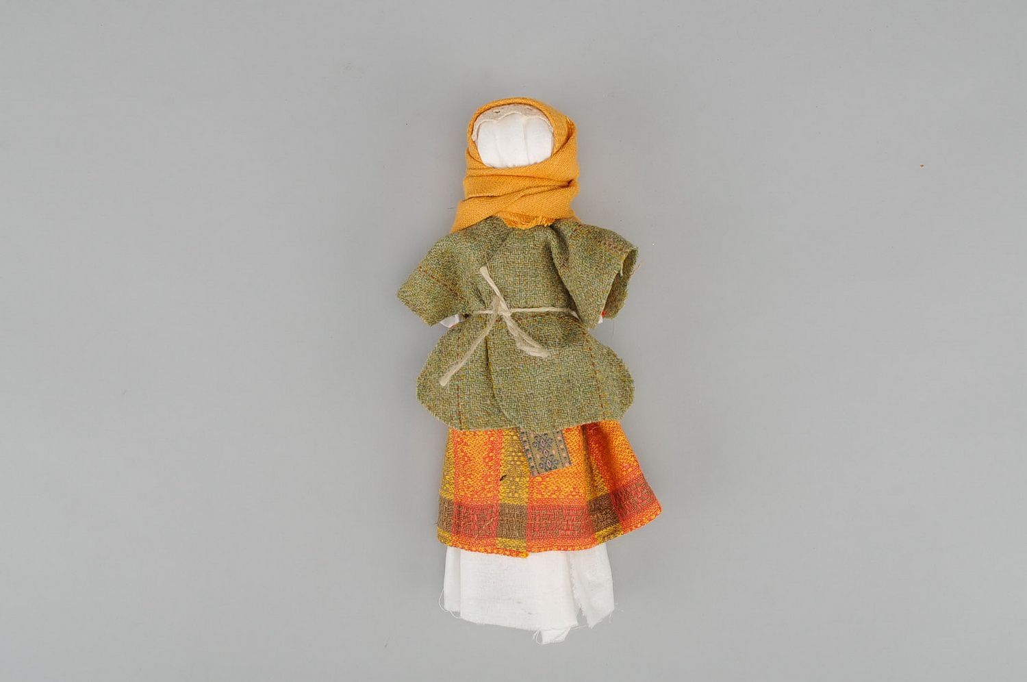 Bambola etnica di stoffa fatta a mano amuleto talismano slavo simbolo calore foto 3