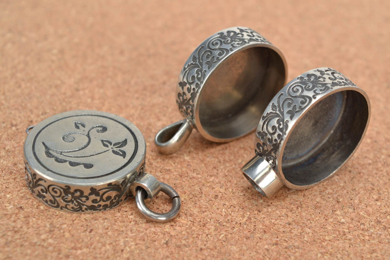 Accessories for creative work set of 3 pieces metal handmade pendants photo 4